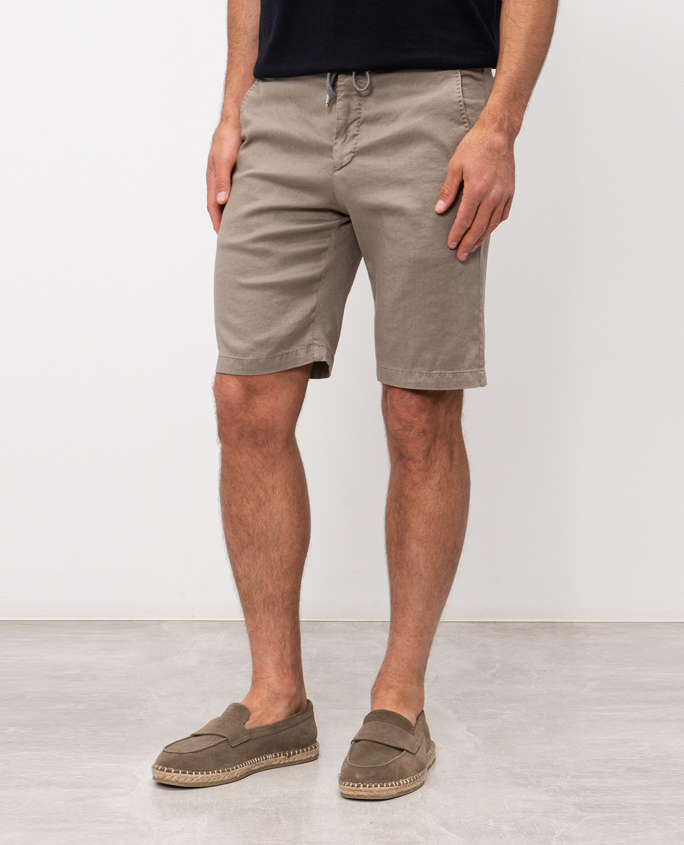 Beige linen shorts Marco Pescarolo
Beige linen shorts Marco Pescarolo