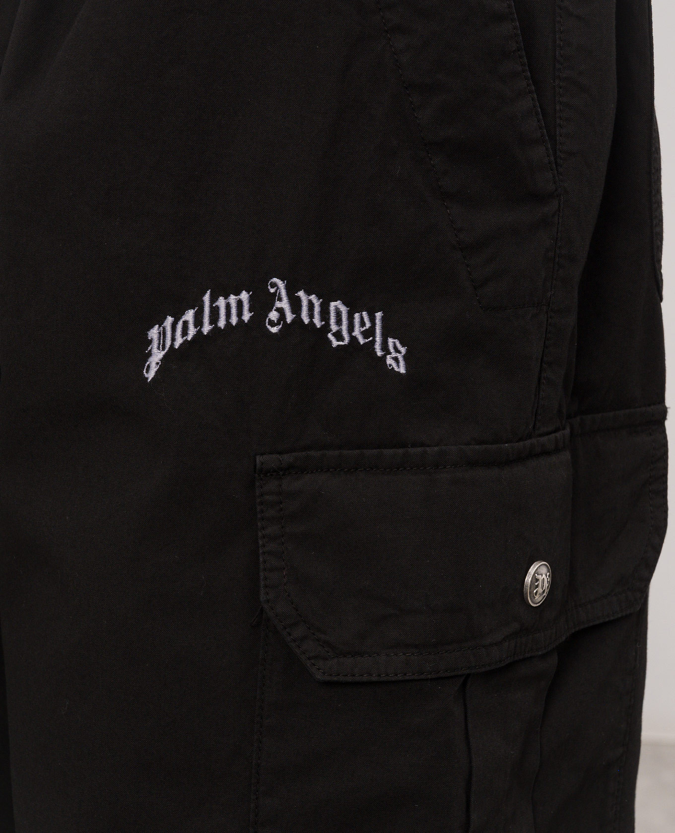 Black cargo shorts with logo embroidery Palm Angels
Black cargo shorts with logo embroidery Palm Angels