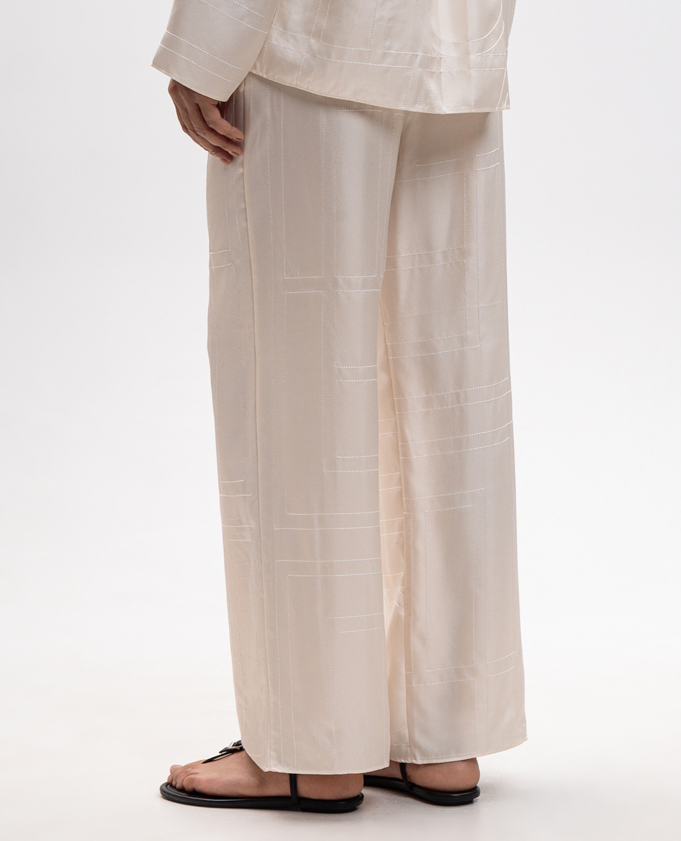 Beige silk trousers with monogram embroidery Toteme
Beige silk trousers with monogram embroidery Toteme