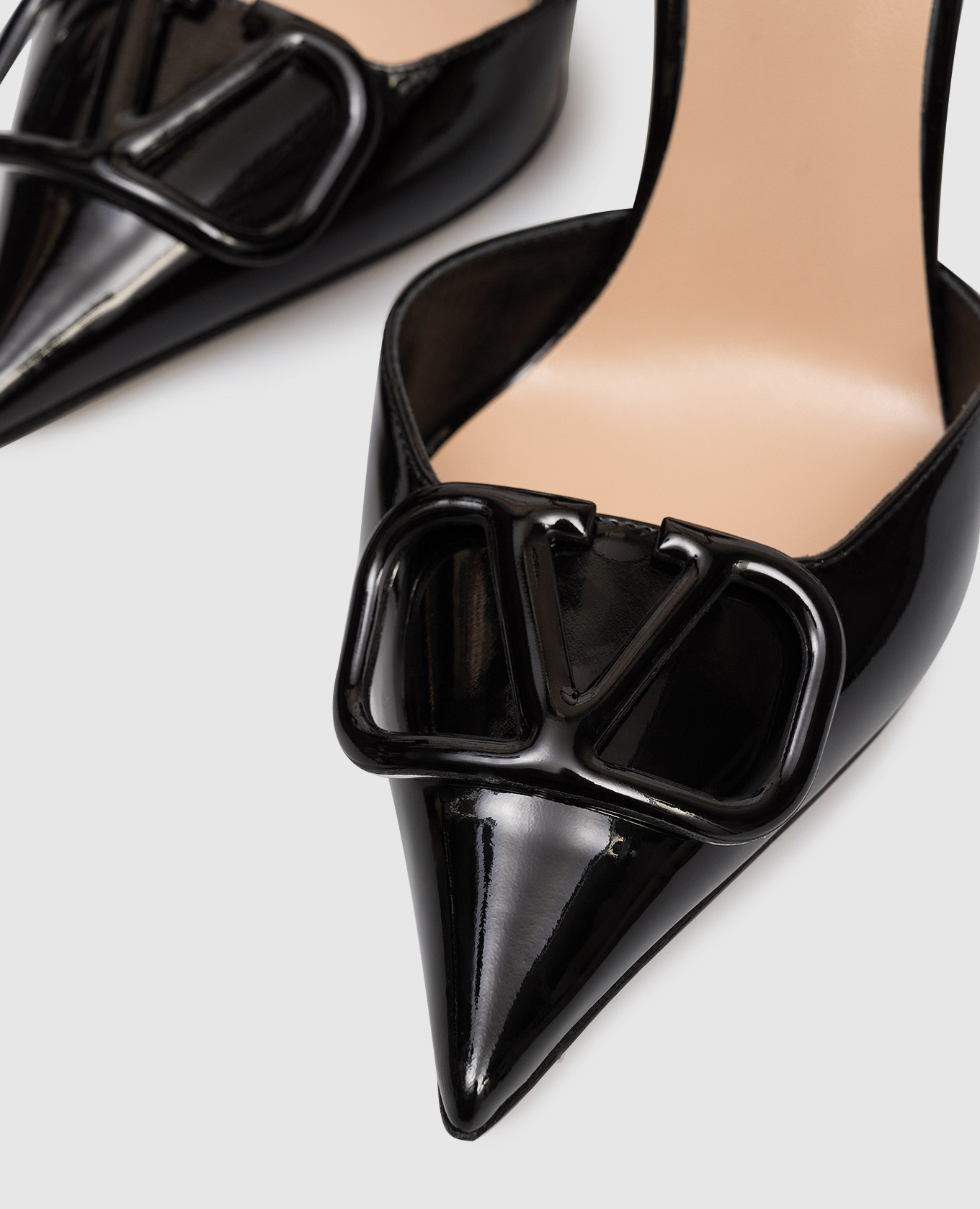 D'Orsay black patent leather shoes Valentino
D'Orsay black patent leather shoes Valentino