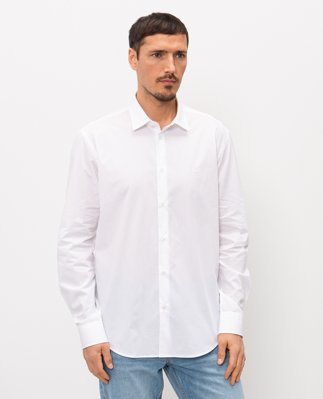 White shirt with embroidered emblem Trussardi
White shirt with embroidered emblem Trussardi
