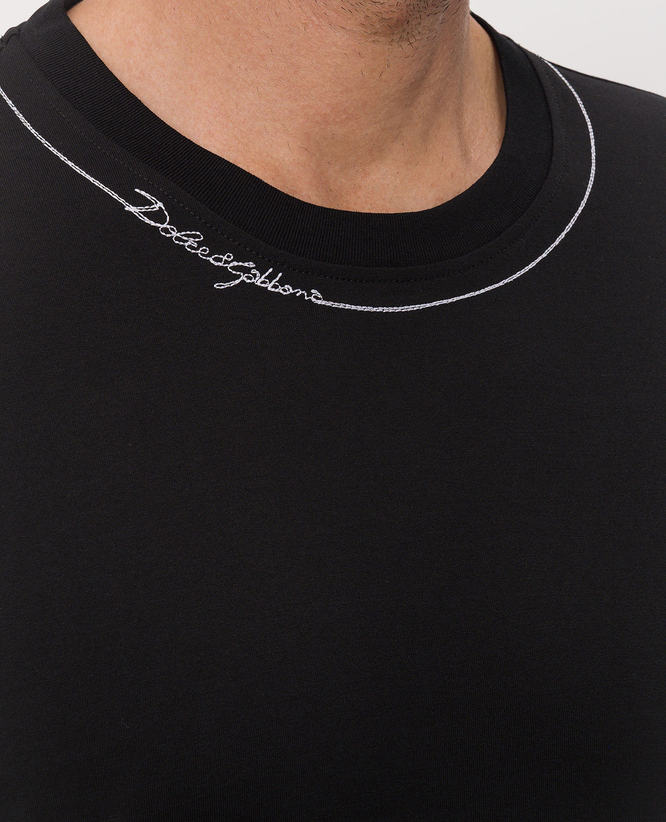 Black long sleeve with contrasting logo embroidery Dolce&Gabbana
Black long sleeve with contrasting logo embroidery Dolce&Gabbana