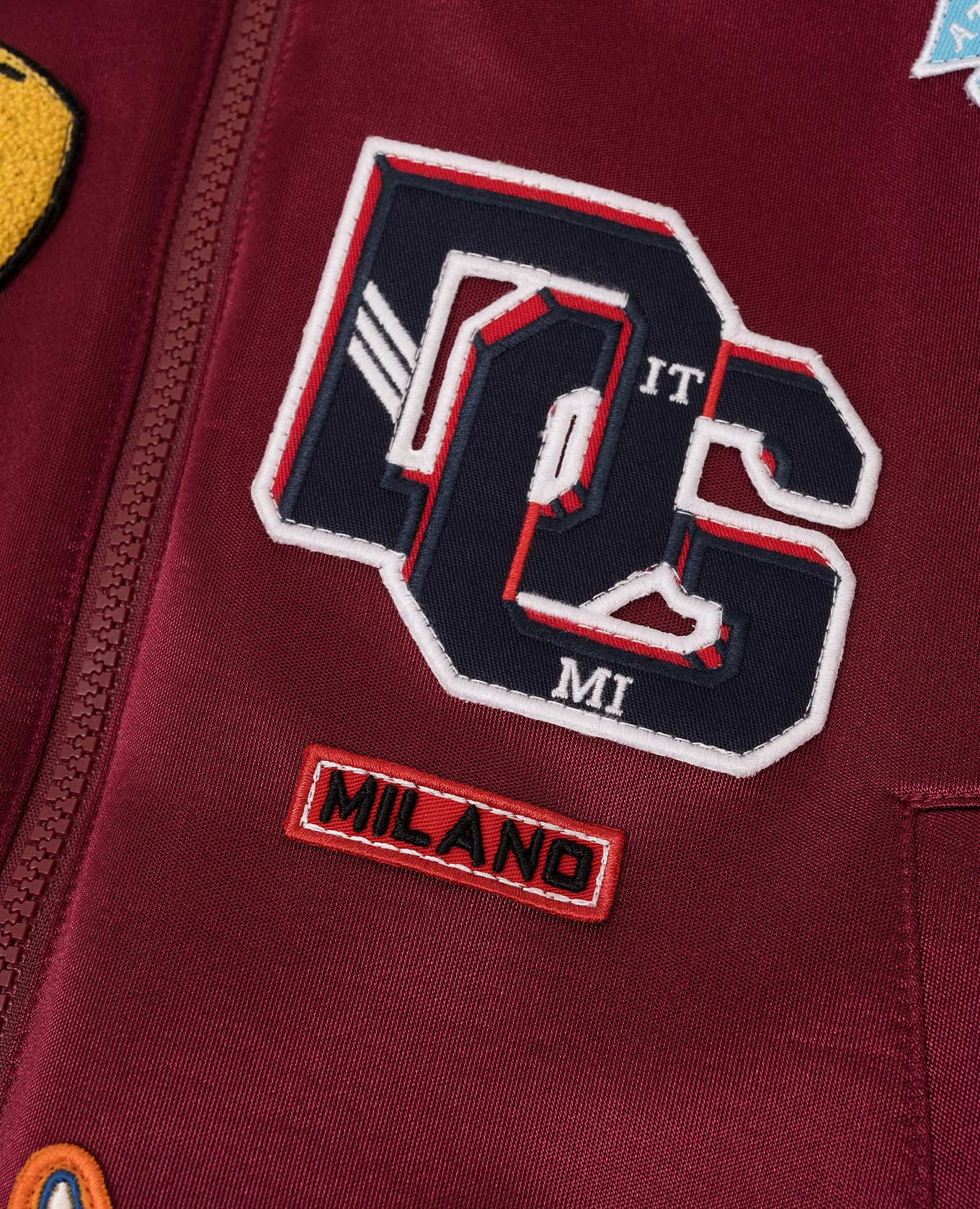 Children's burgundy bomber jacket with branded patches Dolce&Gabbana
Children's burgundy bomber jacket with branded patches Dolce&Gabbana