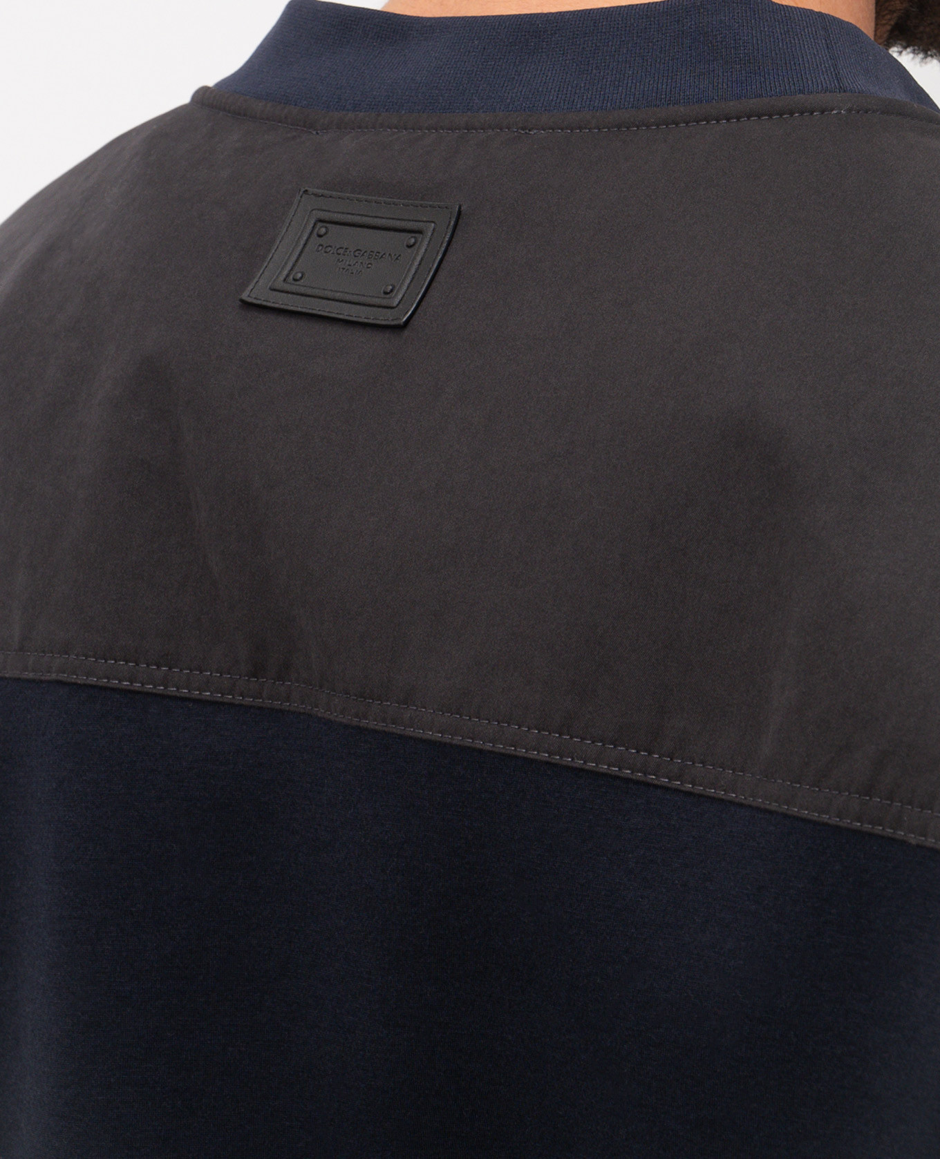Blue sweatshirt with logo patch Dolce&Gabbana
Blue sweatshirt with logo patch Dolce&Gabbana