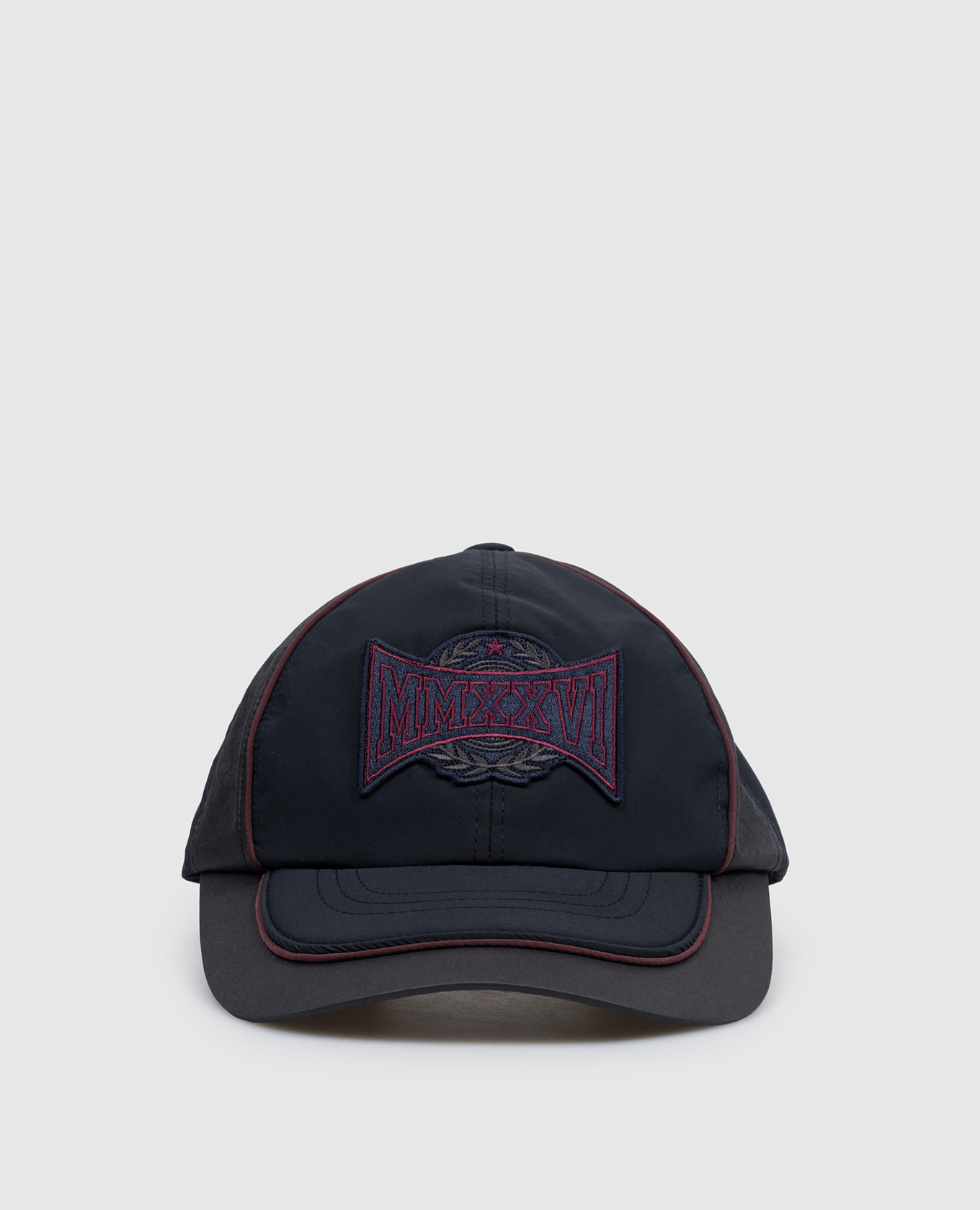 Dark blue cap with a patch Juun.j
Dark blue cap with a patch Juun.j