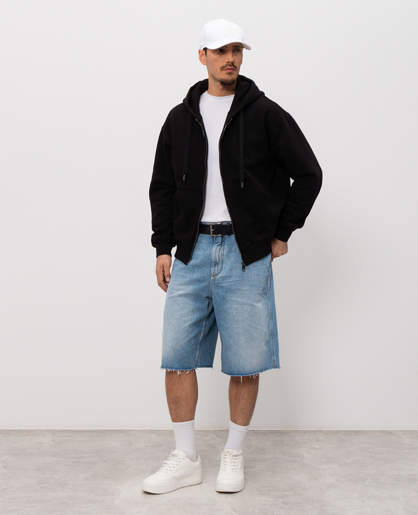 Blue denim shorts with logo patch Dolce&Gabbana, Light blue
Blue denim shorts with logo patch Dolce&Gabbana, Light blue