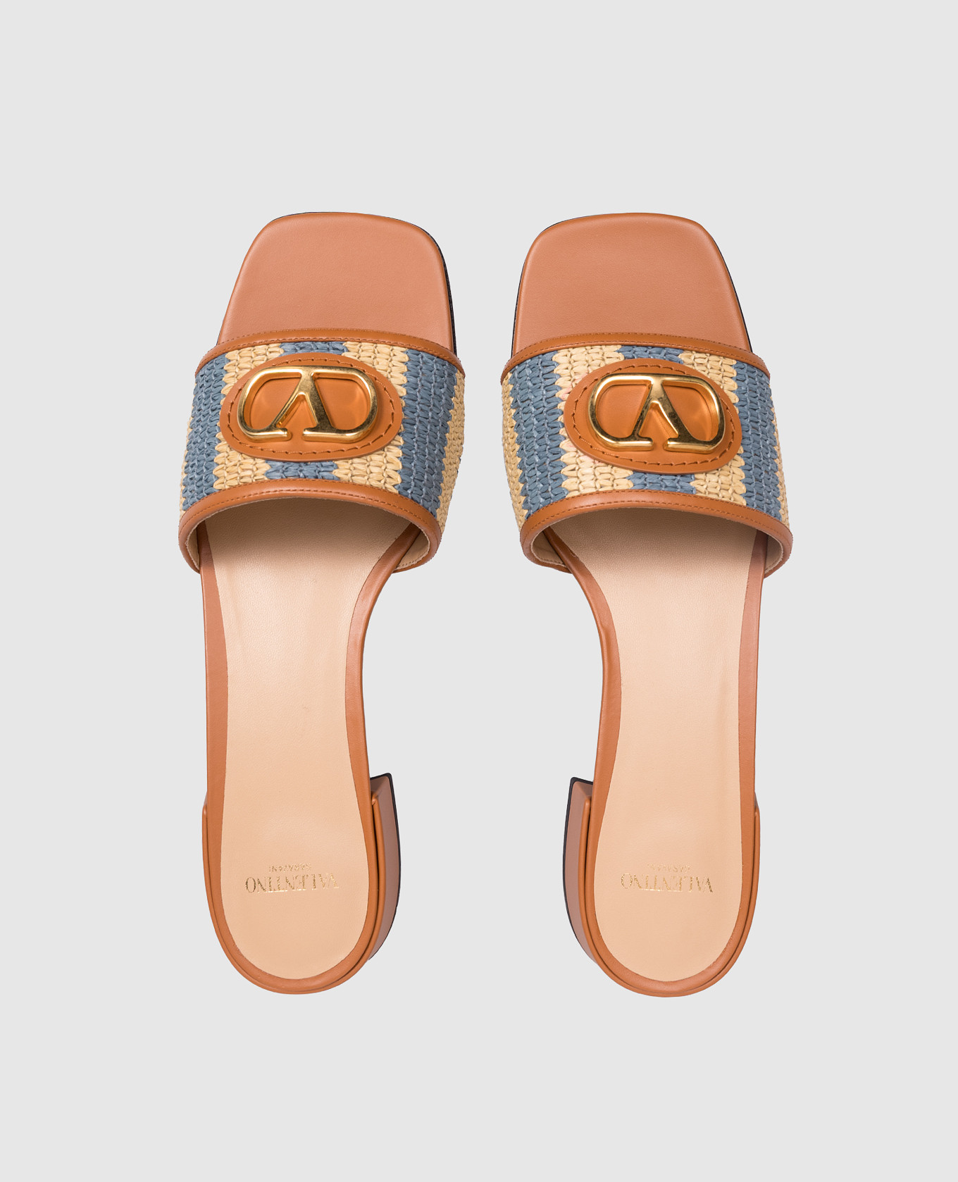 Brown mules with emblem Valentino
Brown mules with emblem Valentino