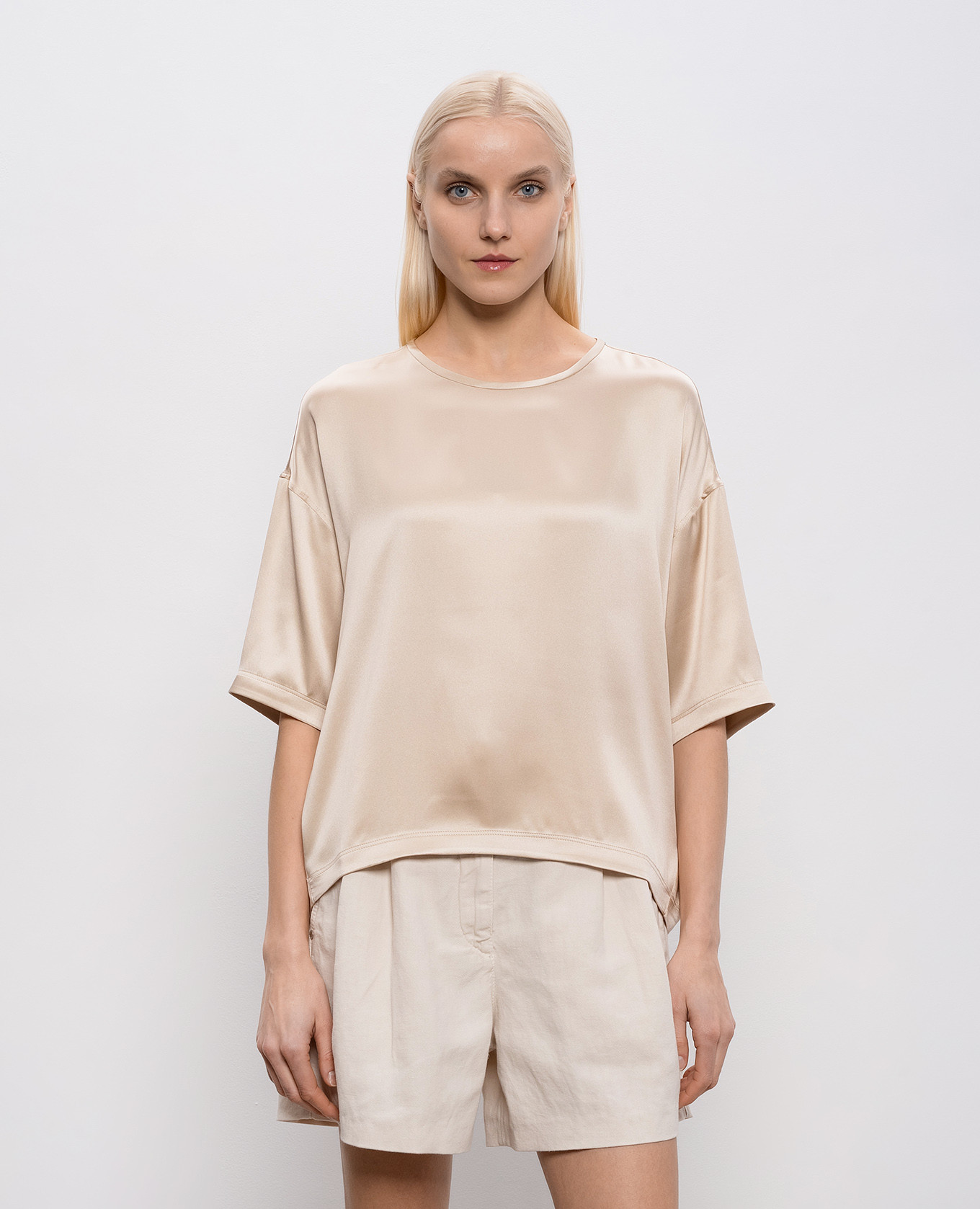 Beige silk blouse with chain Brunello Cucinelli
Beige silk blouse with chain Brunello Cucinelli