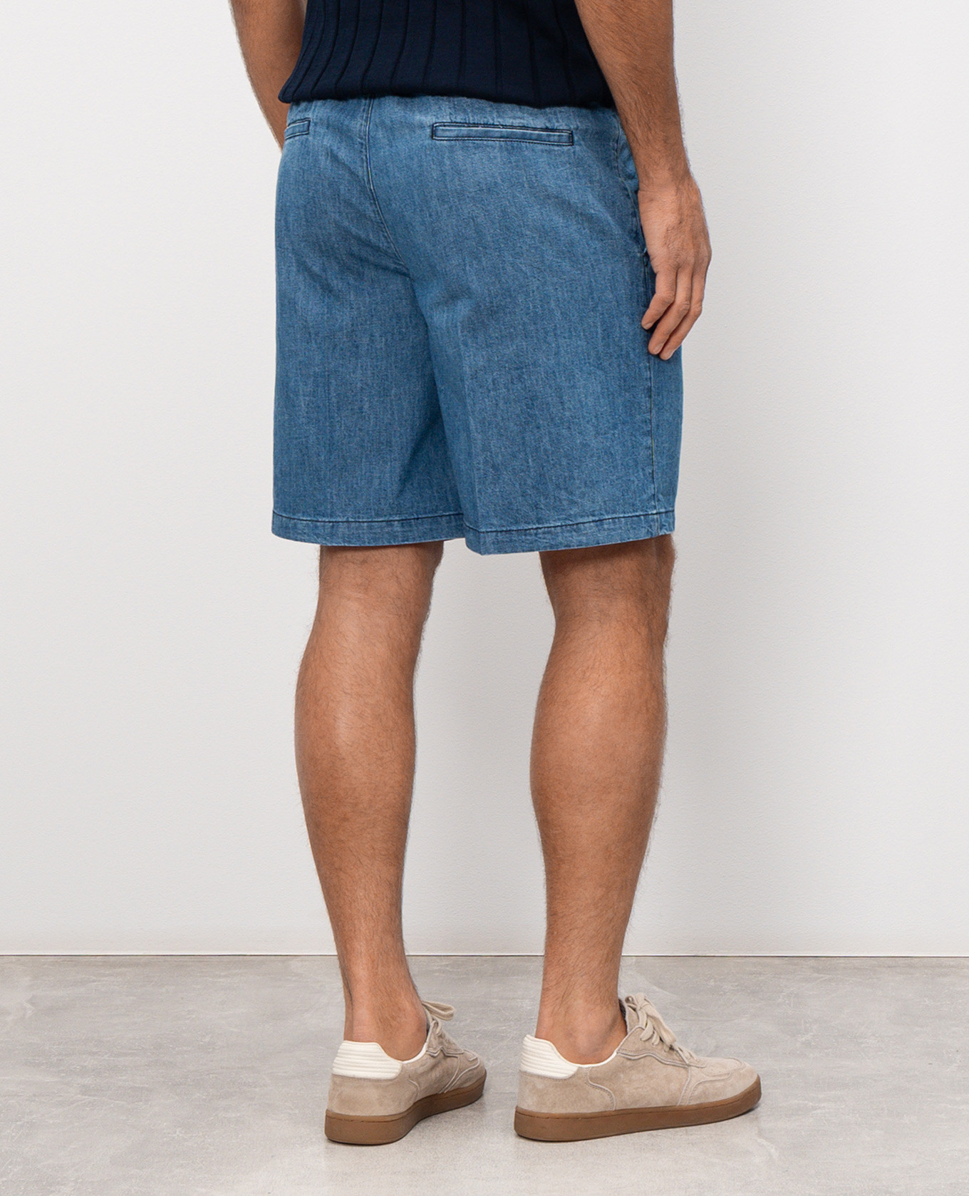 Blue denim shorts CAPOBIANCO
Blue denim shorts CAPOBIANCO