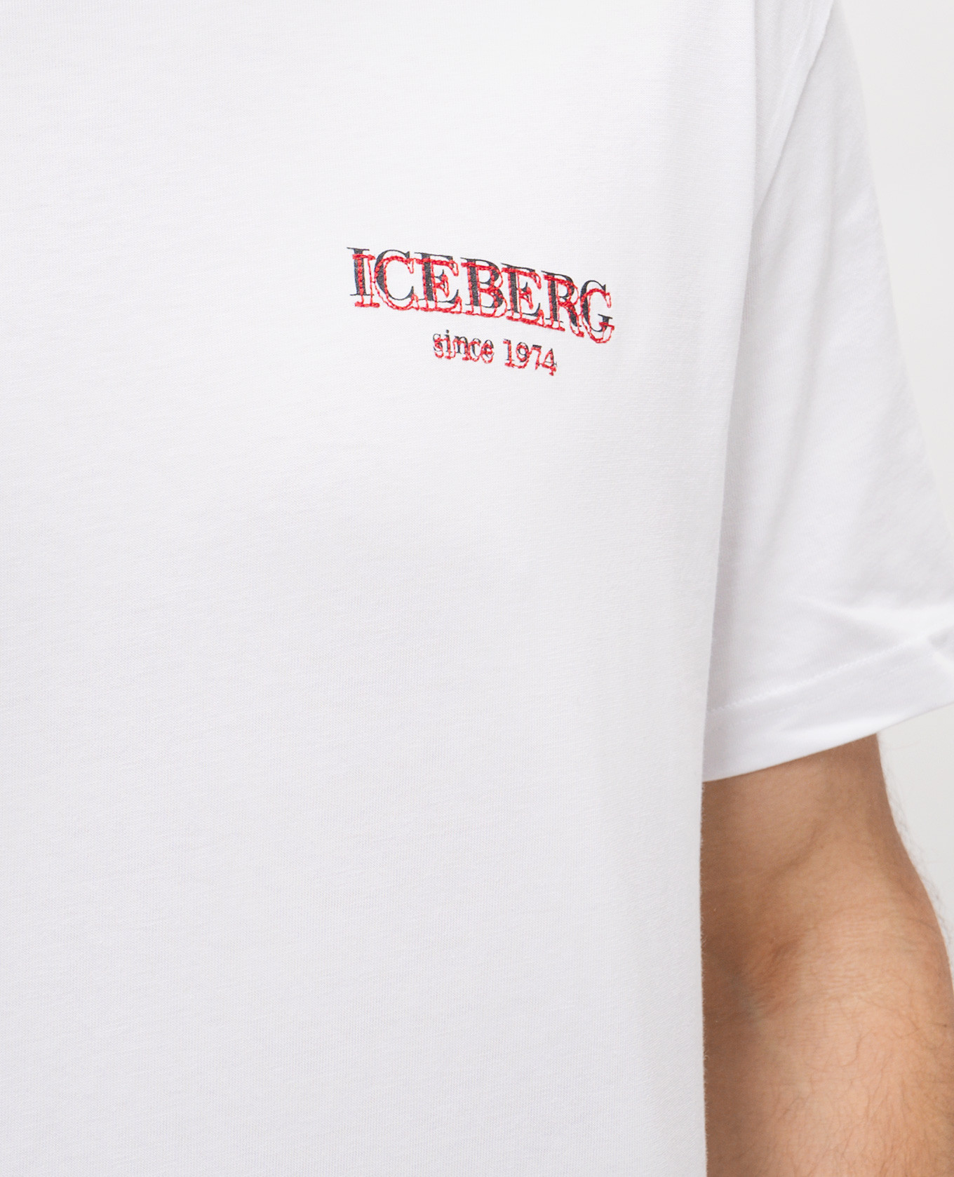 White T-shirt with logo embroidery Iceberg
White T-shirt with logo embroidery Iceberg