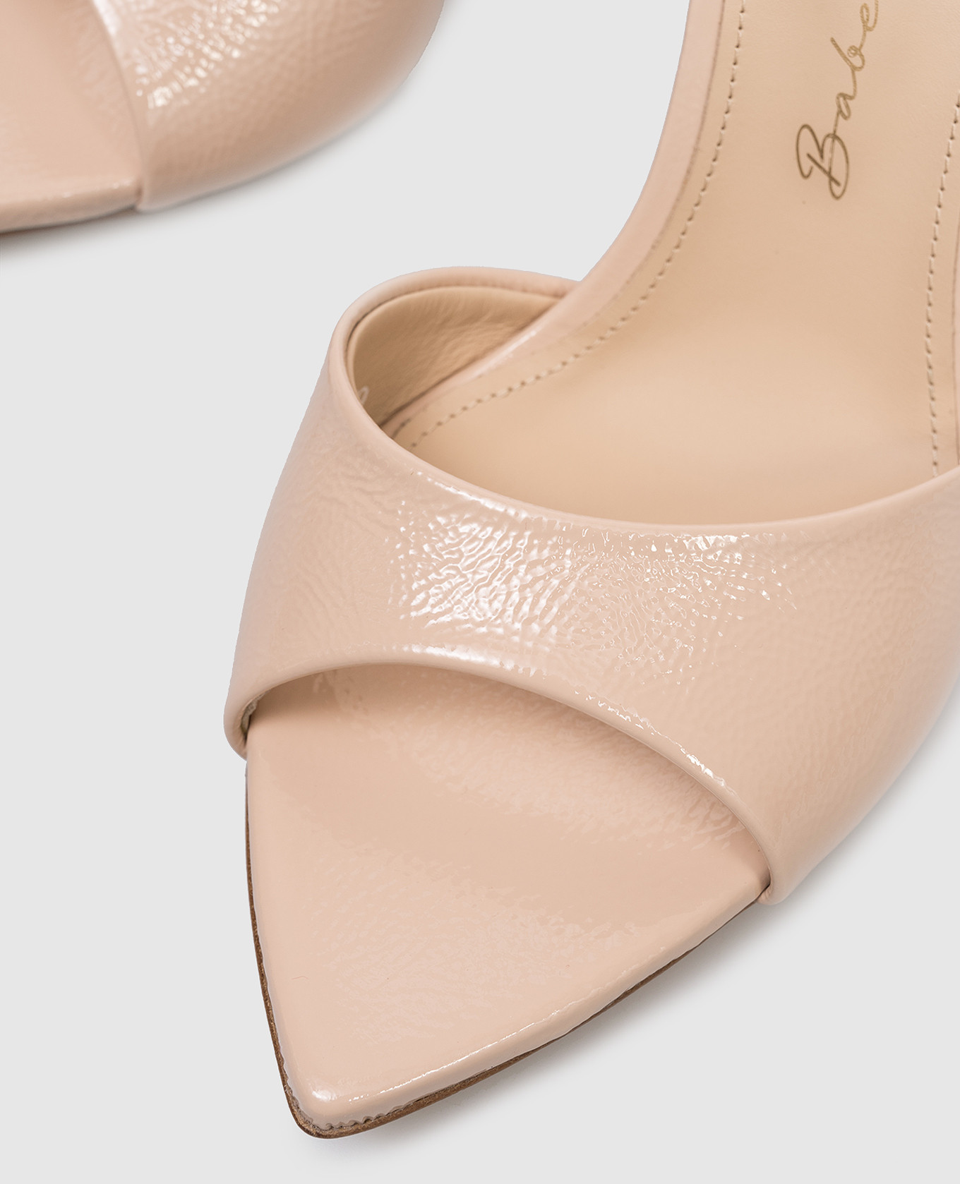 Beige patent leather mules Babe Pay Pls
Beige patent leather mules Babe Pay Pls