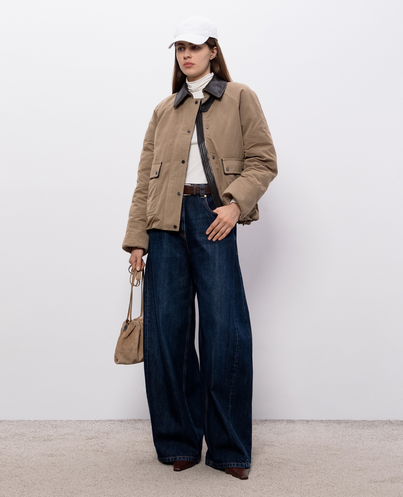 Blue jeans with a worn effect Brunello Cucinelli
Blue jeans with a worn effect Brunello Cucinelli