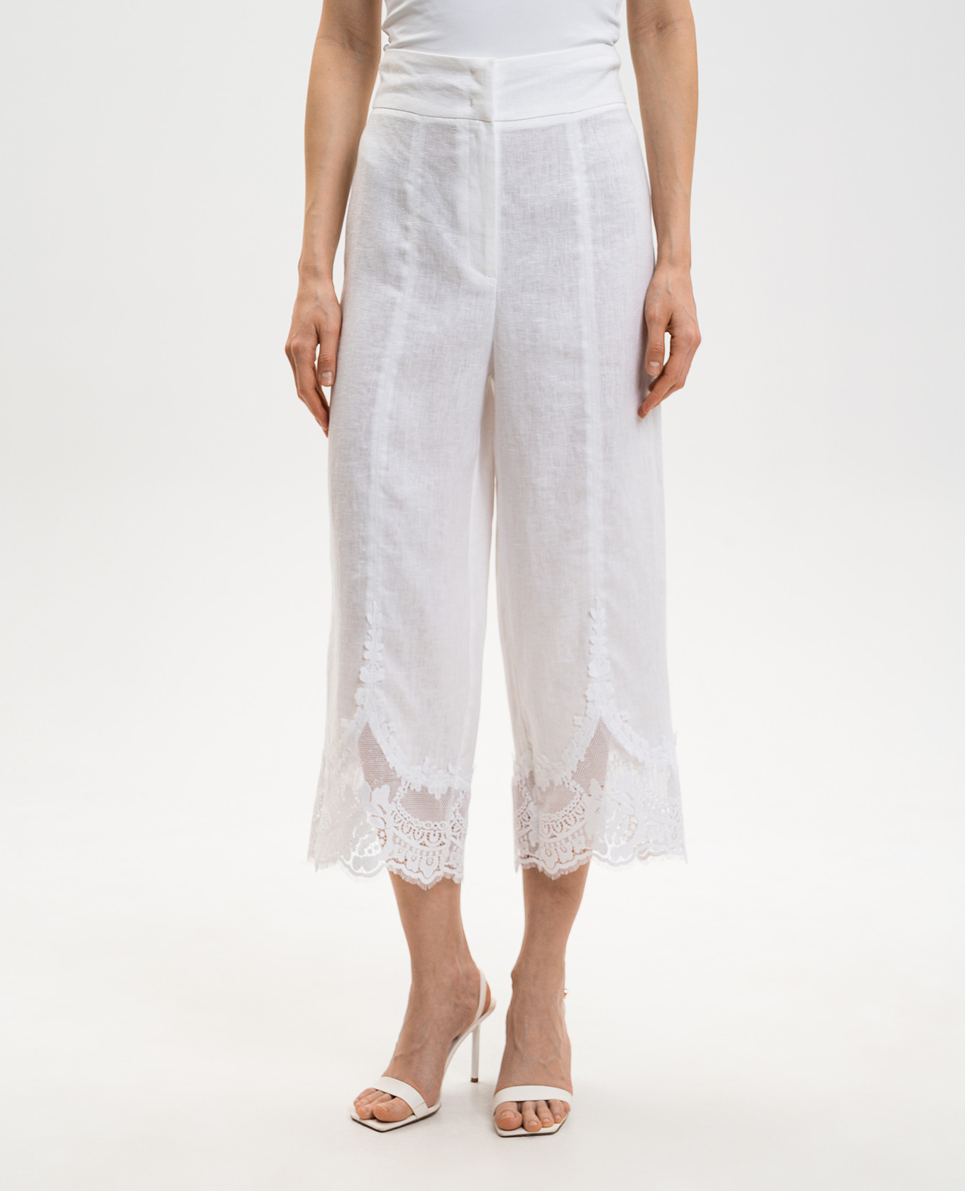 White linen pants with lace Twinset
White linen pants with lace Twinset