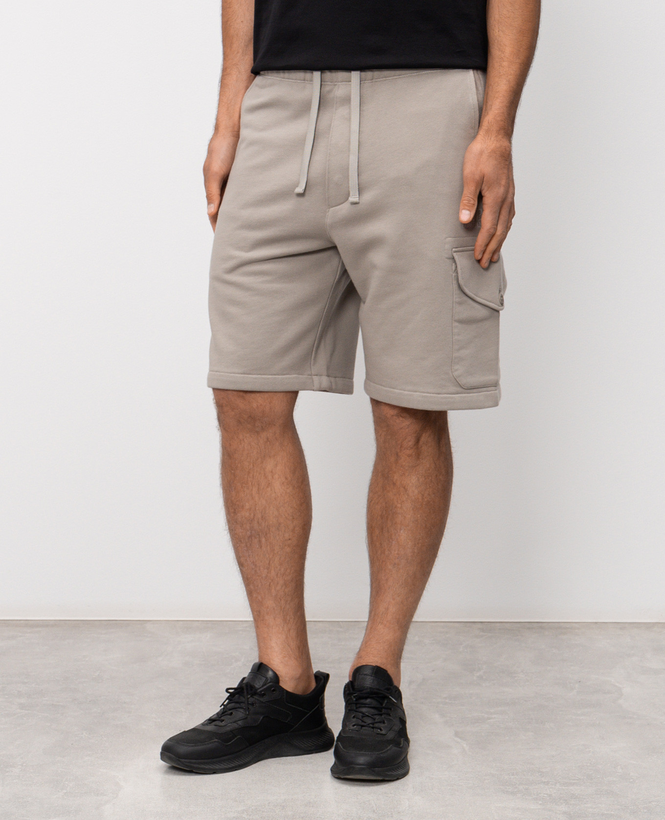 Grey shorts with logo embroidery C.P. Company
Grey shorts with logo embroidery C.P. Company