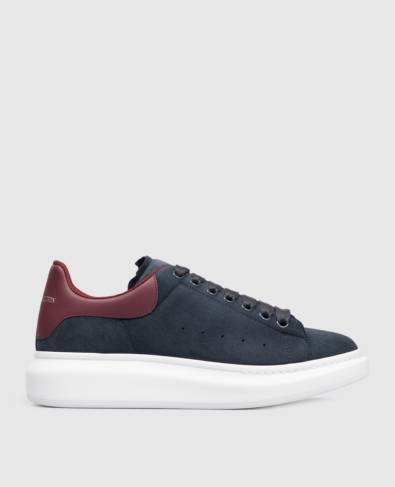 Blue suede sneakers with logo Alexander McQueen, Navy blue
Blue suede sneakers with logo Alexander McQueen, Navy blue