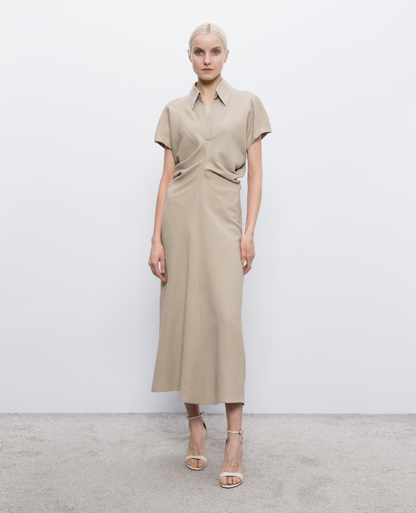 Beige midi dress with linen Brunello Cucinelli
Beige midi dress with linen Brunello Cucinelli