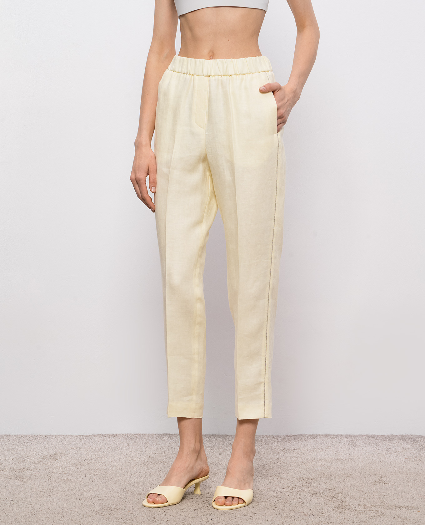 Yellow linen pants with monil chain Peserico
Yellow linen pants with monil chain Peserico