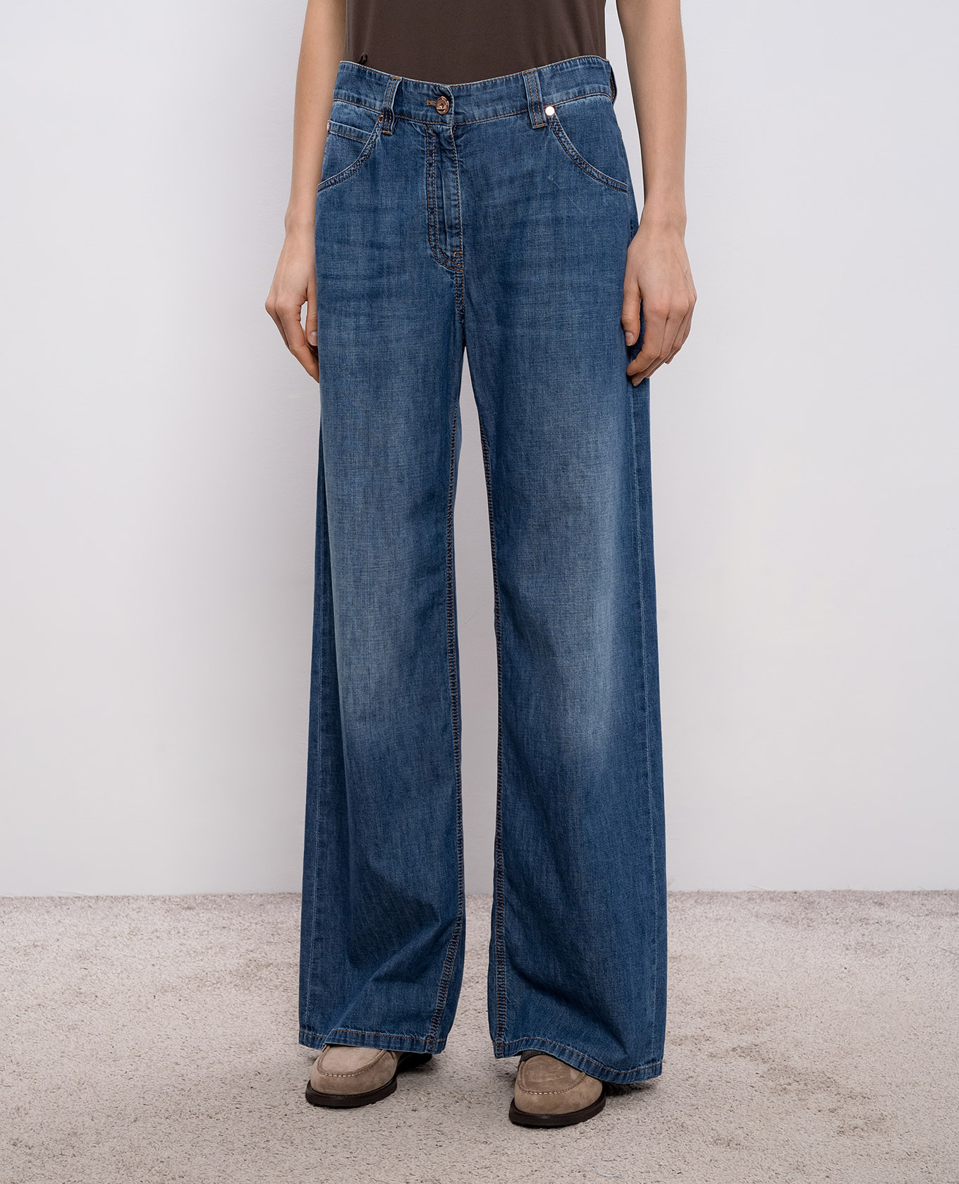 Blue jeans with logo patch Brunello Cucinelli
Blue jeans with logo patch Brunello Cucinelli