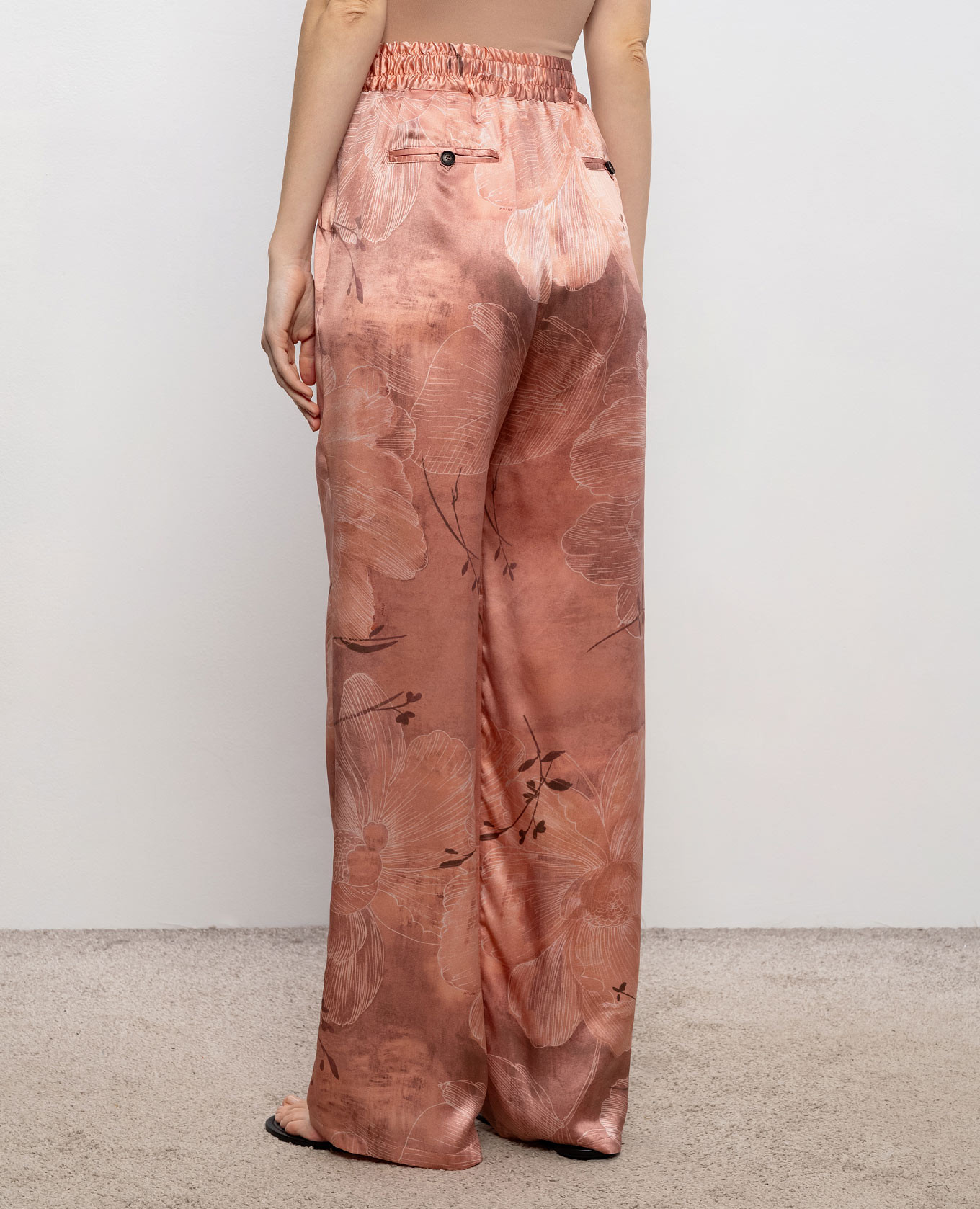 Pink silk pants with floral print Kiton
Pink silk pants with floral print Kiton