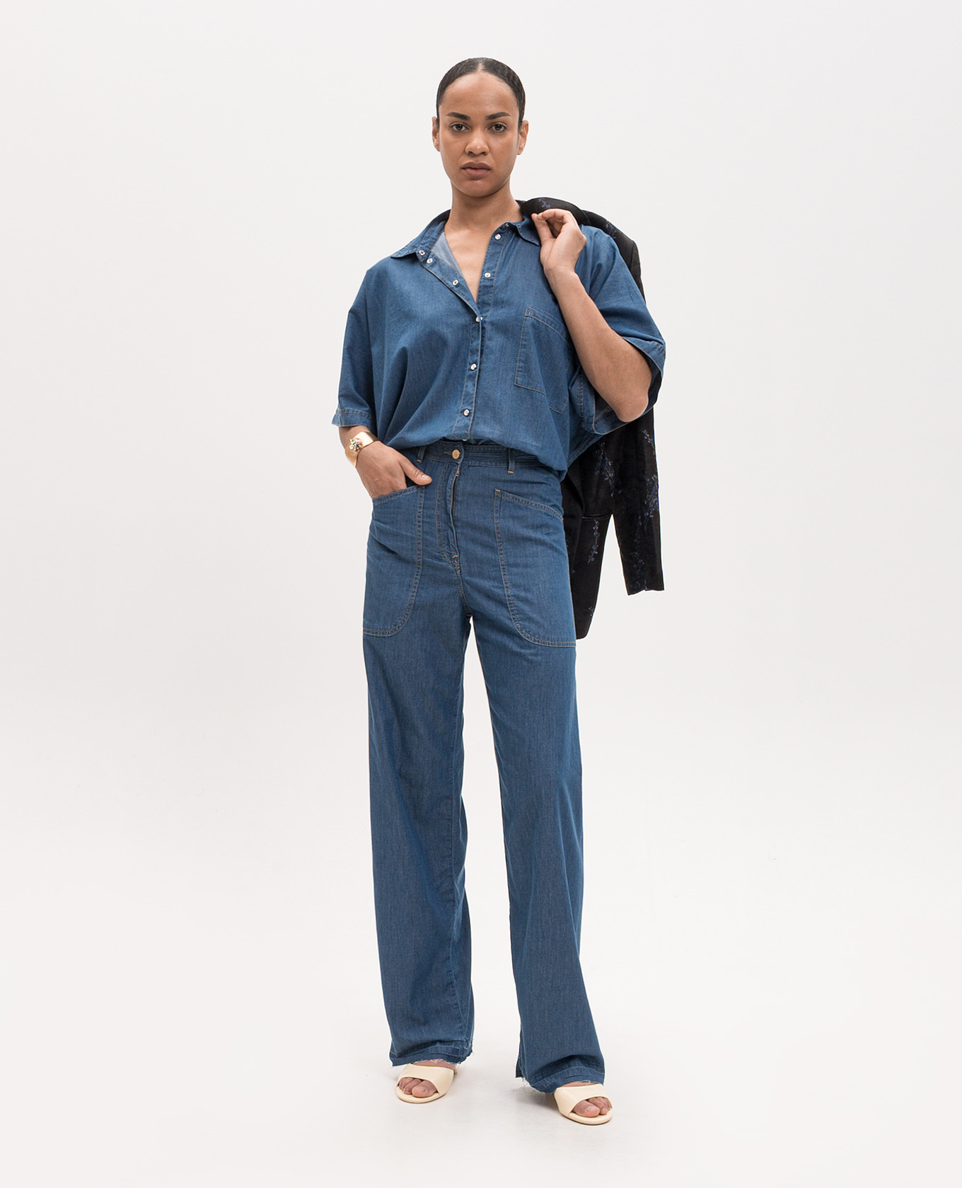 Blue shirt LILA Momoni
Blue shirt LILA Momoni