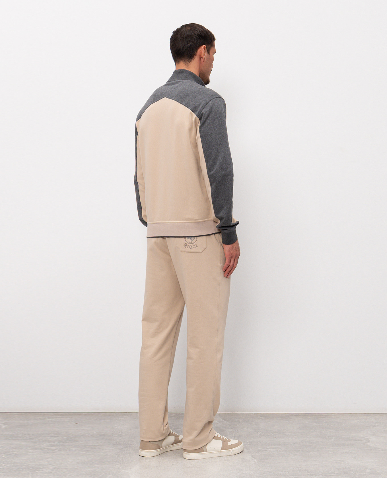 Beige tracksuit with embroidery Stefano Ricci
Beige tracksuit with embroidery Stefano Ricci