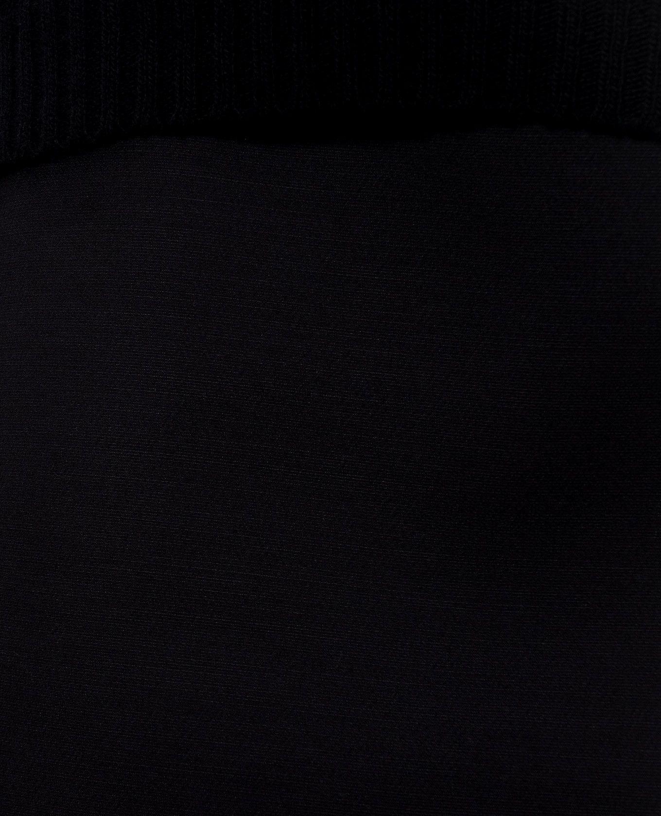 Black wool and silk skirt Valentino
Black wool and silk skirt Valentino