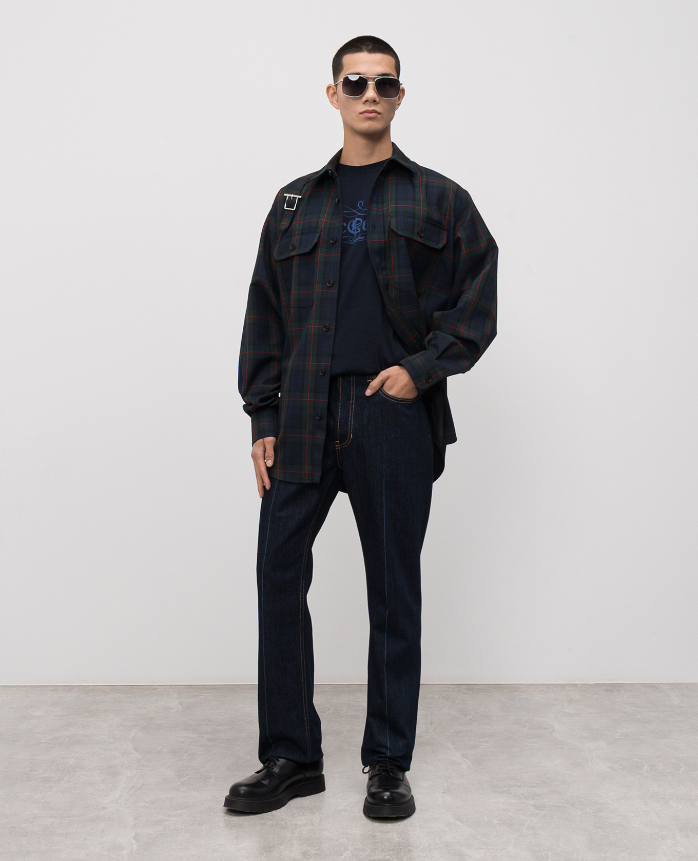 Blue jeans with a patch Alexander McQueen, Navy blue
Blue jeans with a patch Alexander McQueen, Navy blue