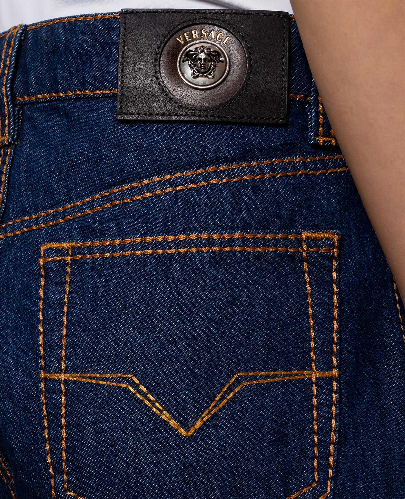 Blue jeans with logo patch Versace
Blue jeans with logo patch Versace
