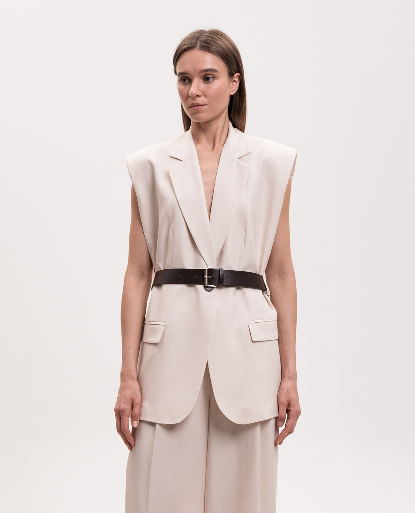 Beige asymmetrical vest with belt Solotre
Beige asymmetrical vest with belt Solotre