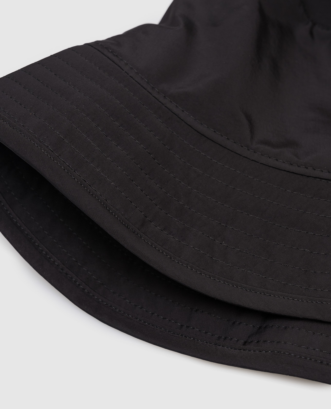 Black panama hat with patch C.P. Company
Black panama hat with patch C.P. Company