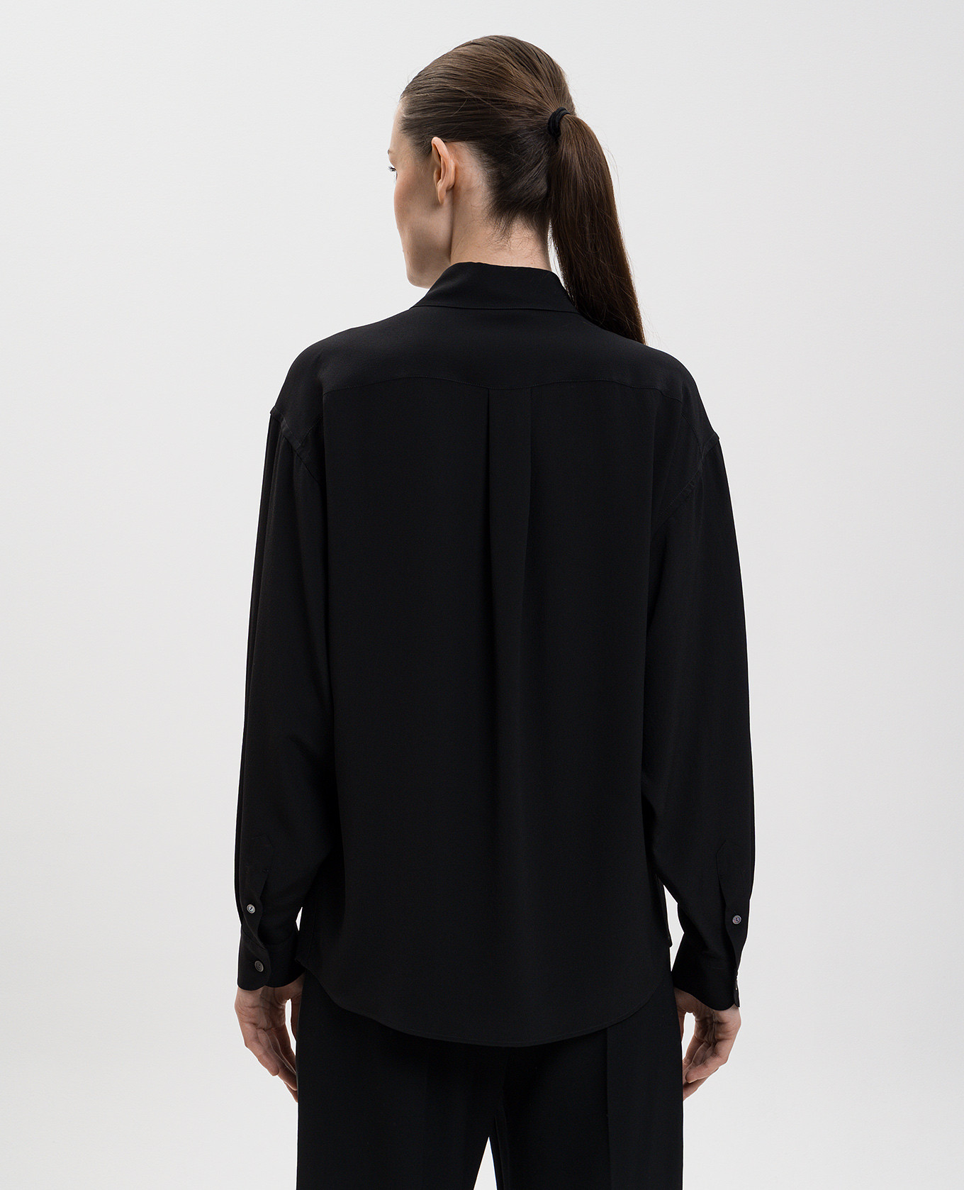Esetan black silk blouse The Row
Esetan black silk blouse The Row
