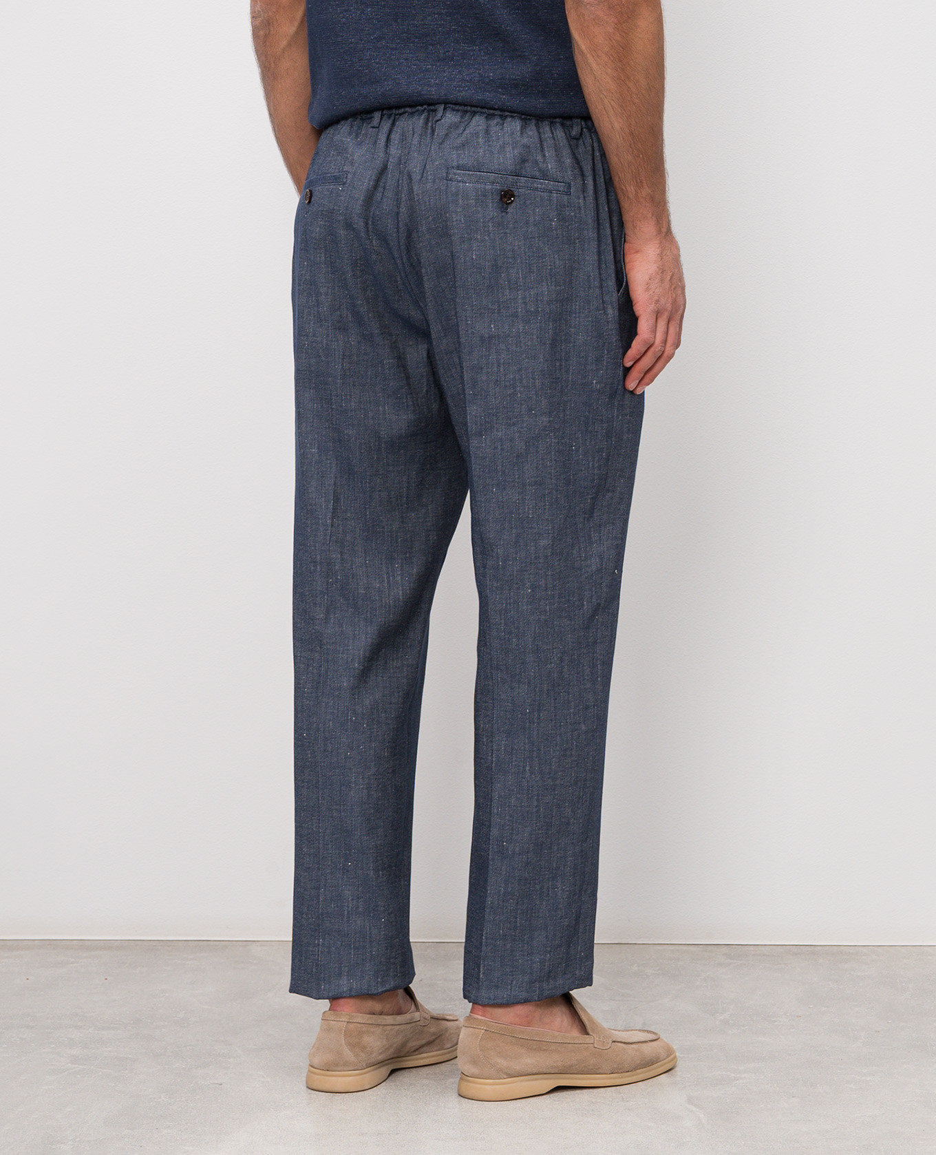 Blue ADAMSON pants with linen MooRER
Blue ADAMSON pants with linen MooRER