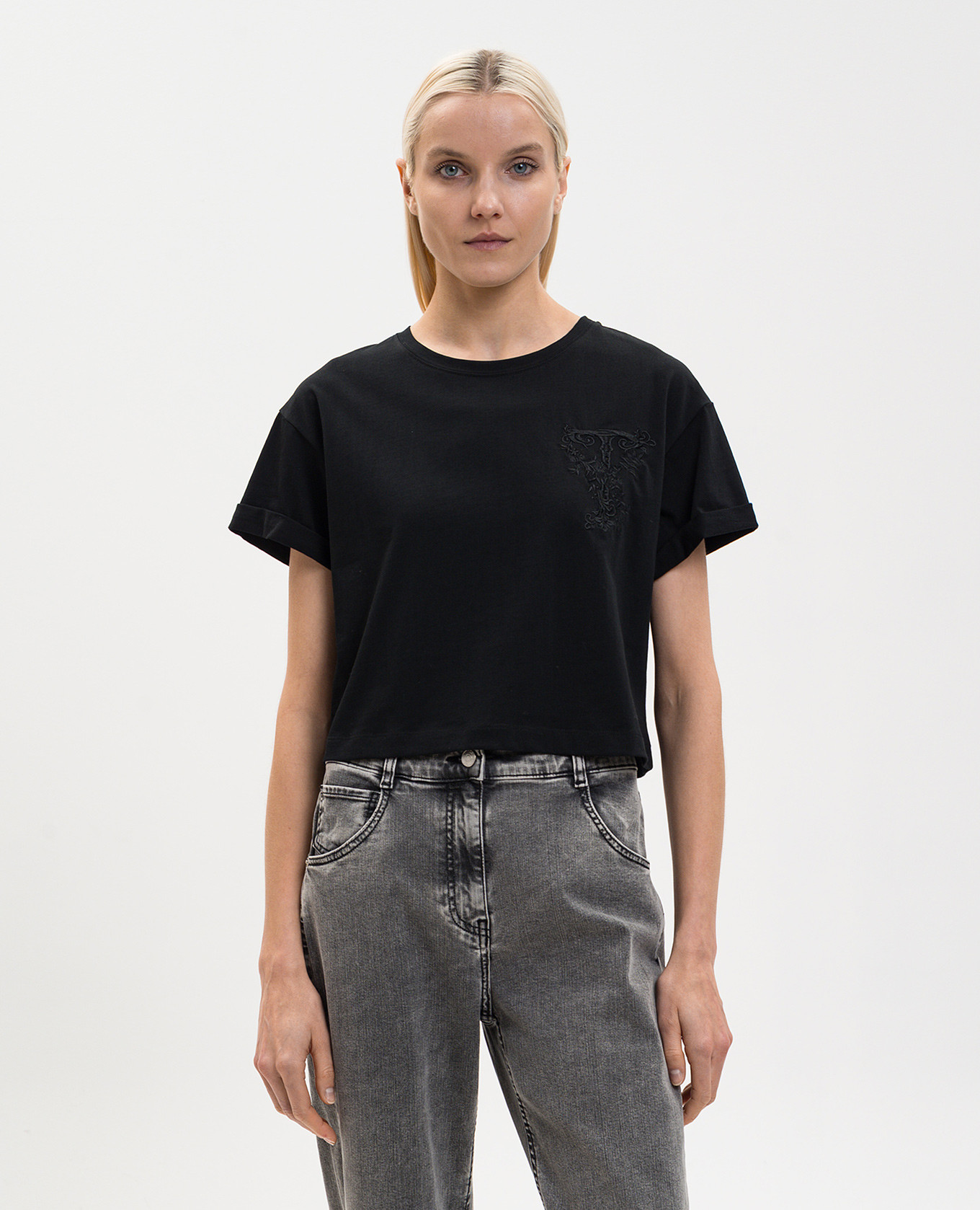Black T-shirt with monogram embroidery Twinset
Black T-shirt with monogram embroidery Twinset