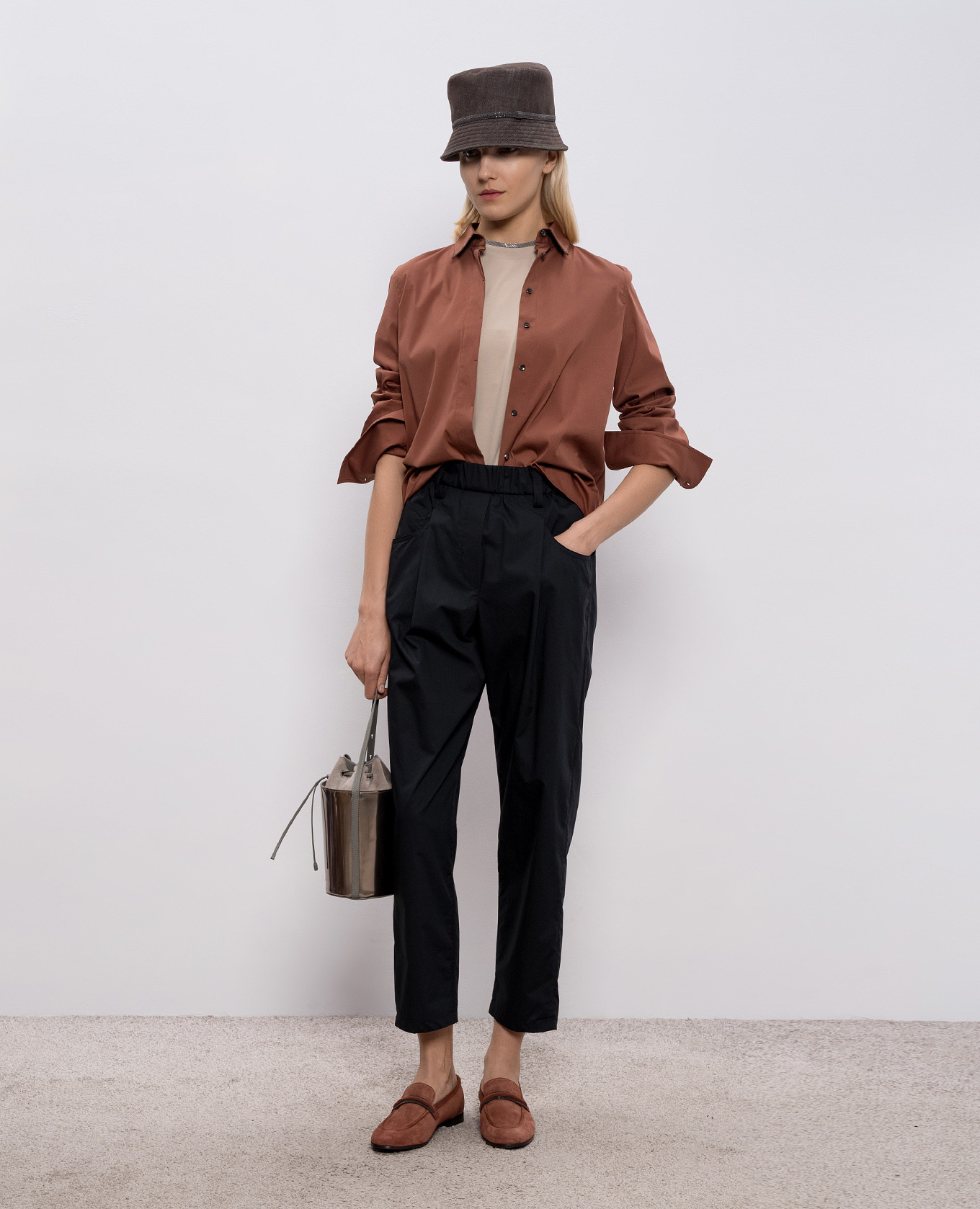 Beige T-shirt with monil chain Brunello Cucinelli
Beige T-shirt with monil chain Brunello Cucinelli