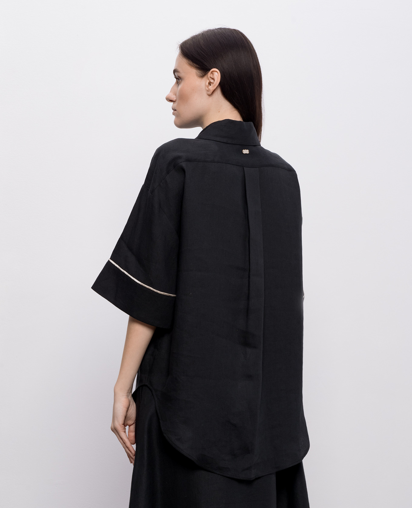 Black linen shirt Agnona
Black linen shirt Agnona