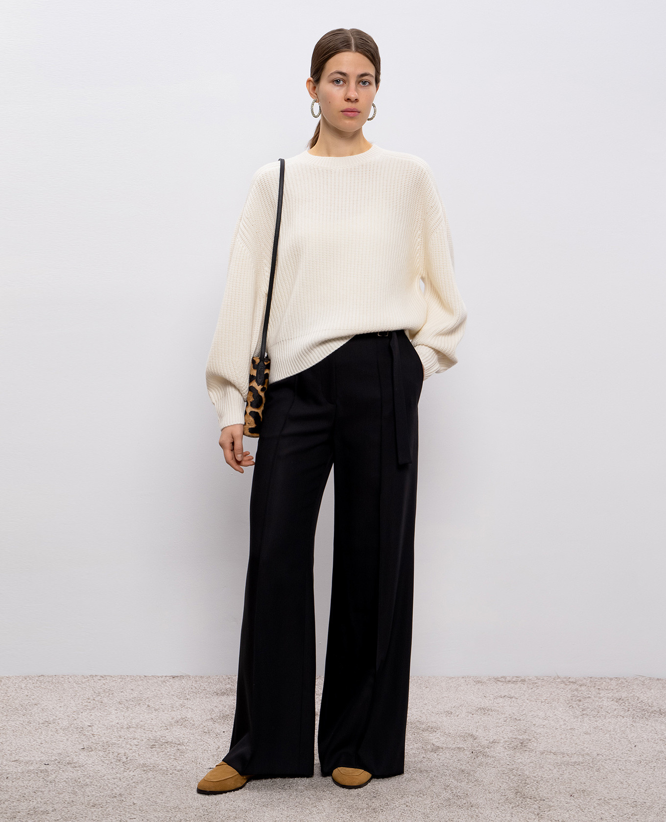 White cashmere sweater NAURU Loulou de Saison
White cashmere sweater NAURU Loulou de Saison