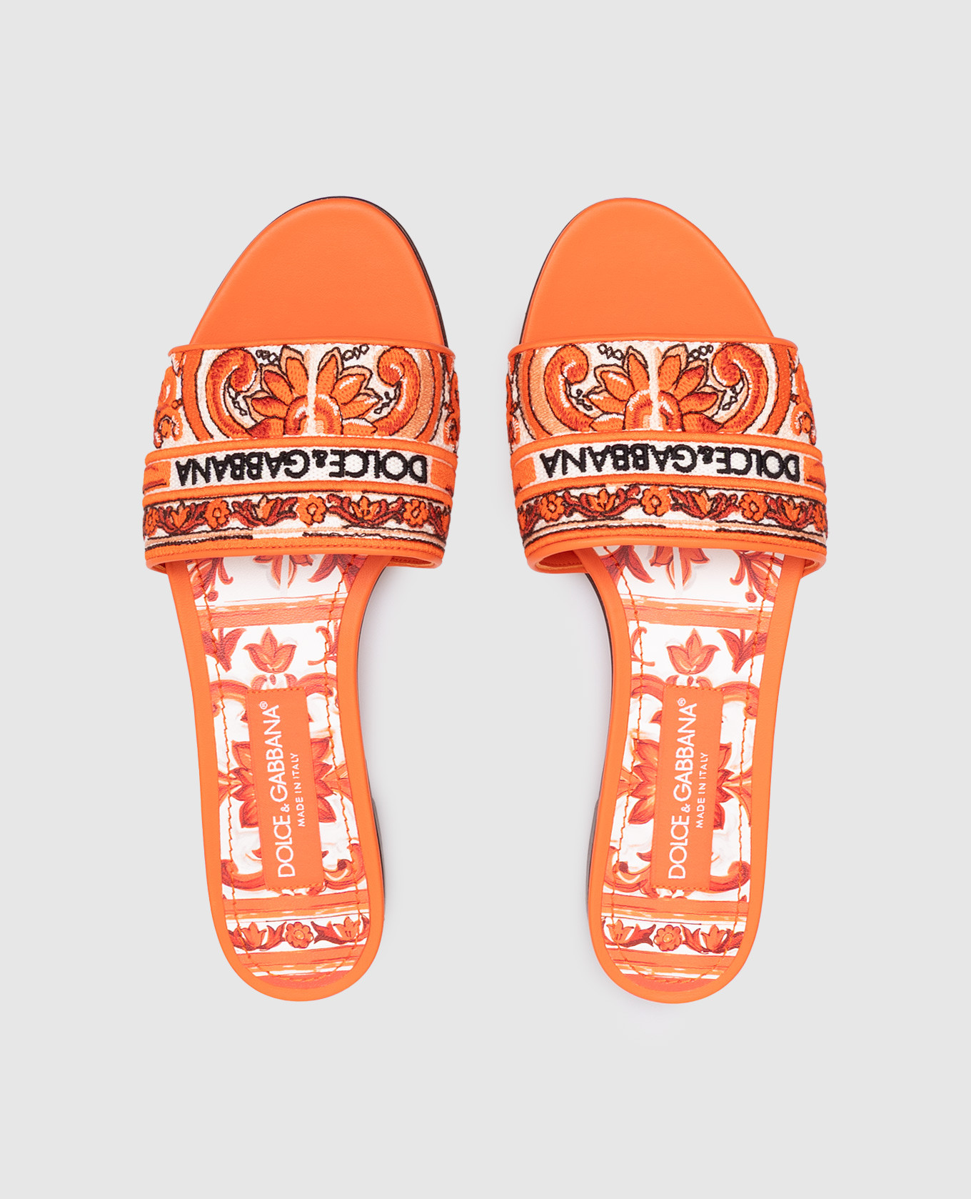 Orange flip-flops with Majolica embroidery Dolce&Gabbana
Orange flip-flops with Majolica embroidery Dolce&Gabbana