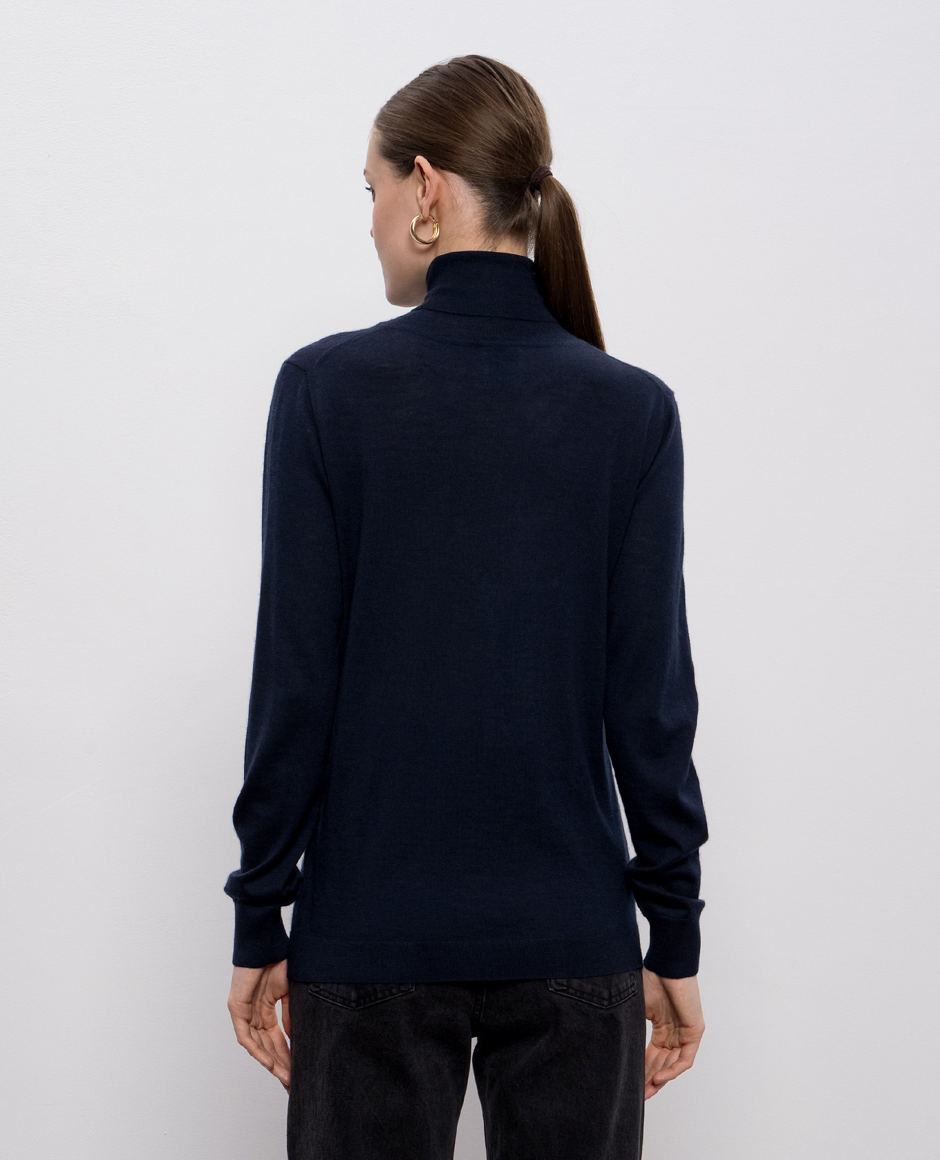 Blue cashmere turtleneck Allude
Blue cashmere turtleneck Allude