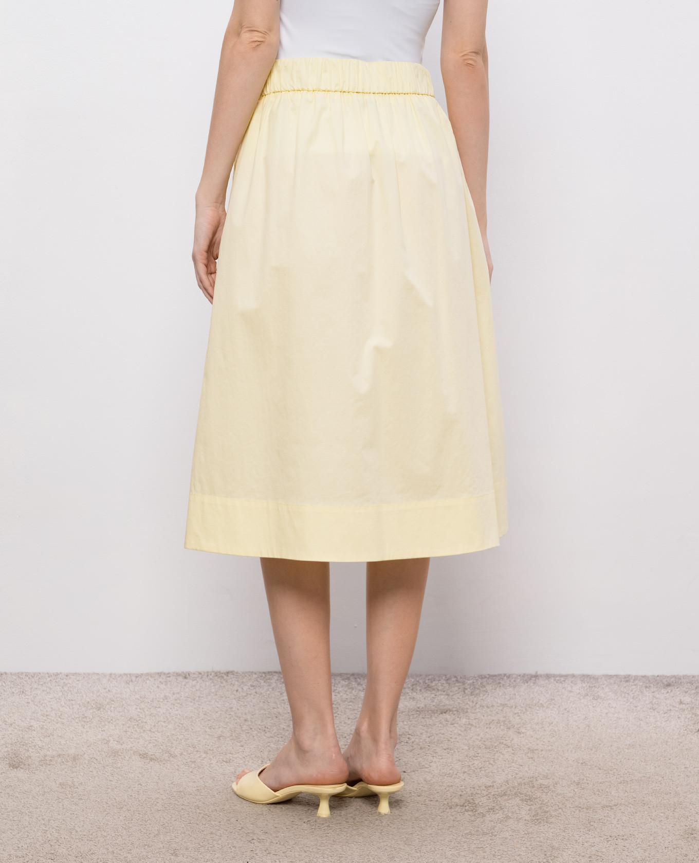 Yellow midi skirt with monil chain Peserico
Yellow midi skirt with monil chain Peserico