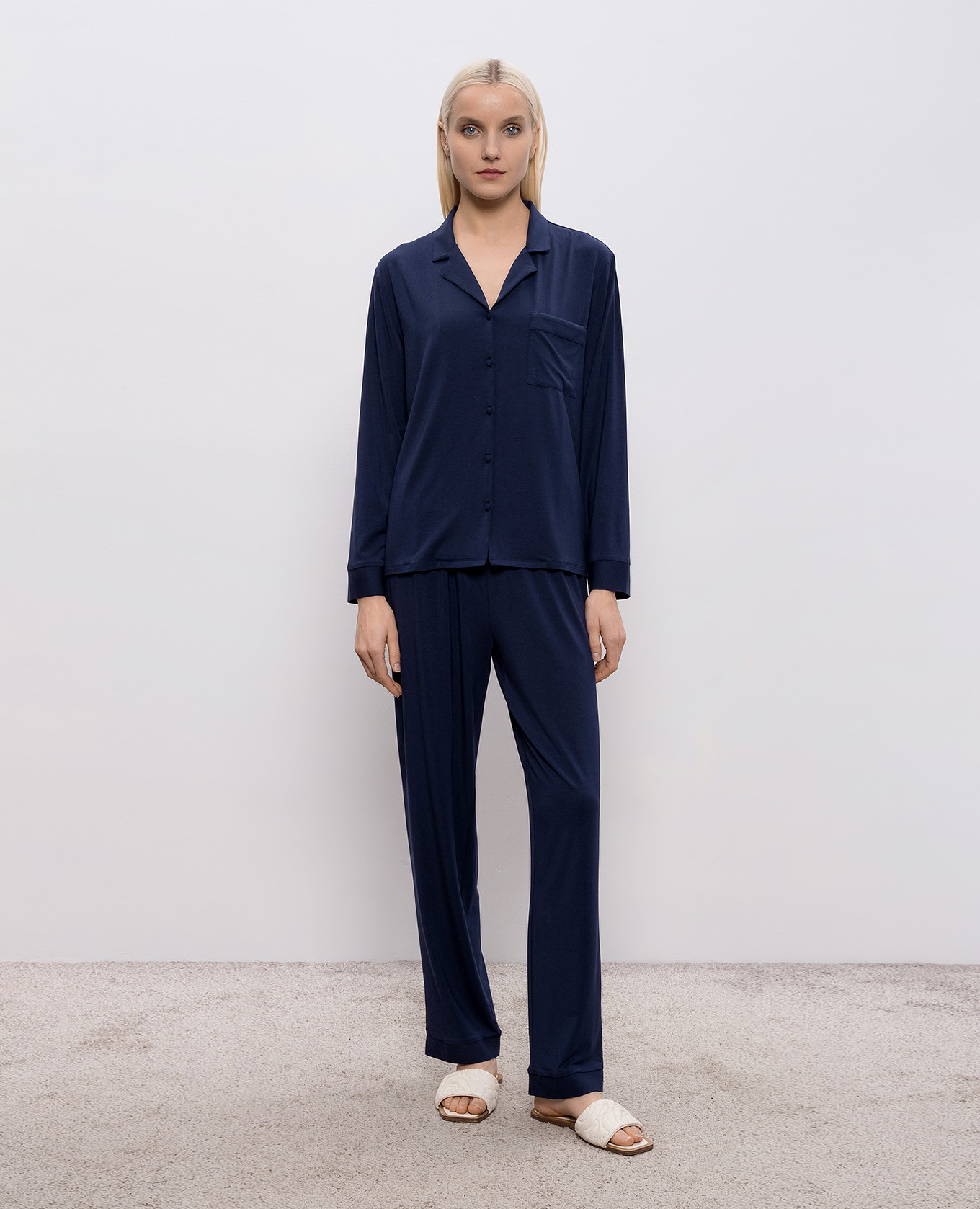 Blue pajamas with logo patch Dore & Rose
Blue pajamas with logo patch Dore & Rose