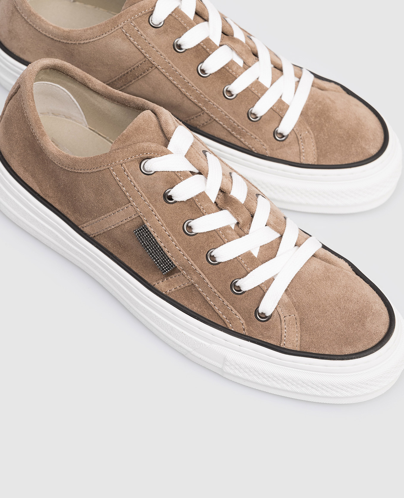 Brown suede sneakers with a monil chain Brunello Cucinelli
Brown suede sneakers with a monil chain Brunello Cucinelli