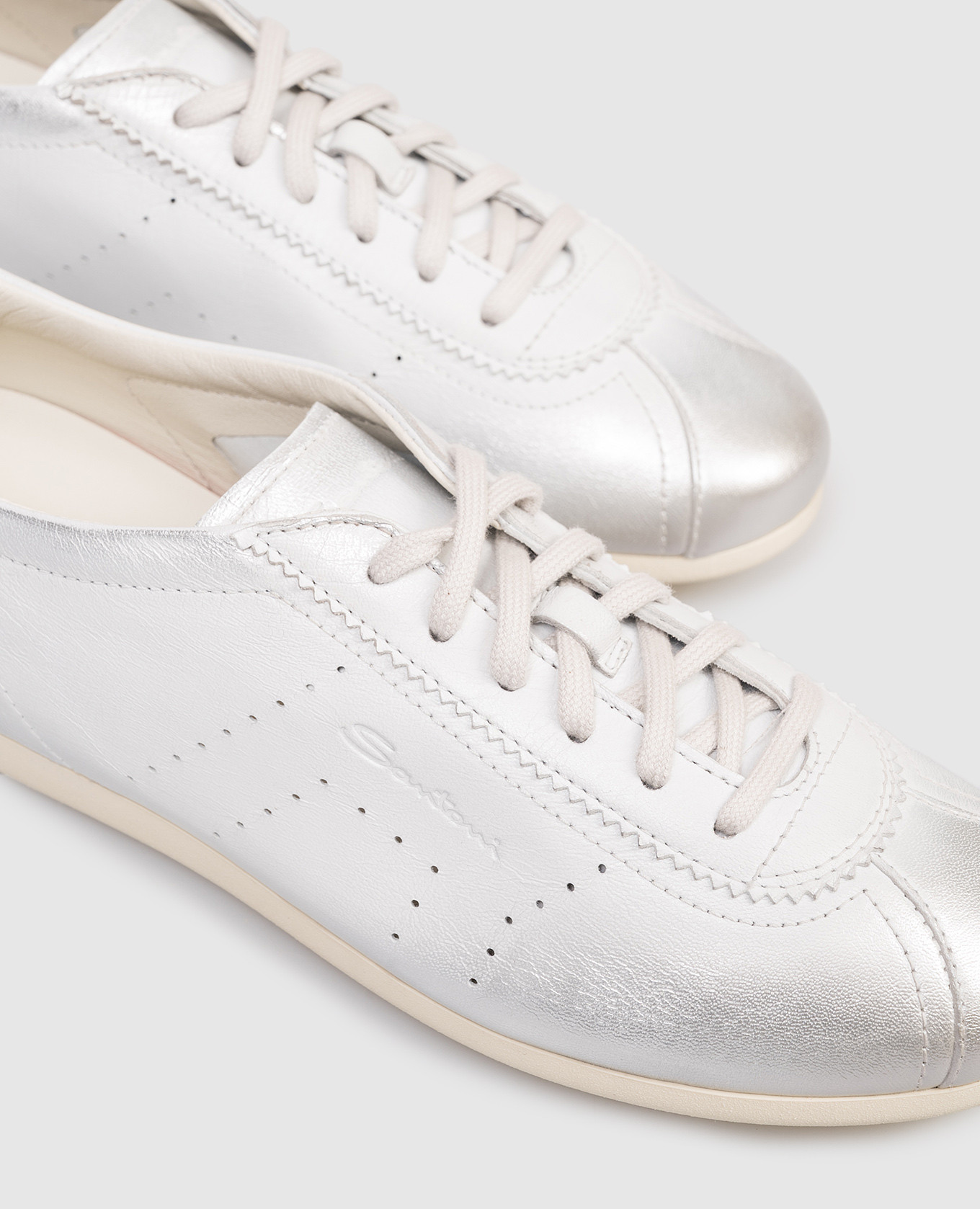 Grey leather sneakers with embossed logo Santoni
Grey leather sneakers with embossed logo Santoni