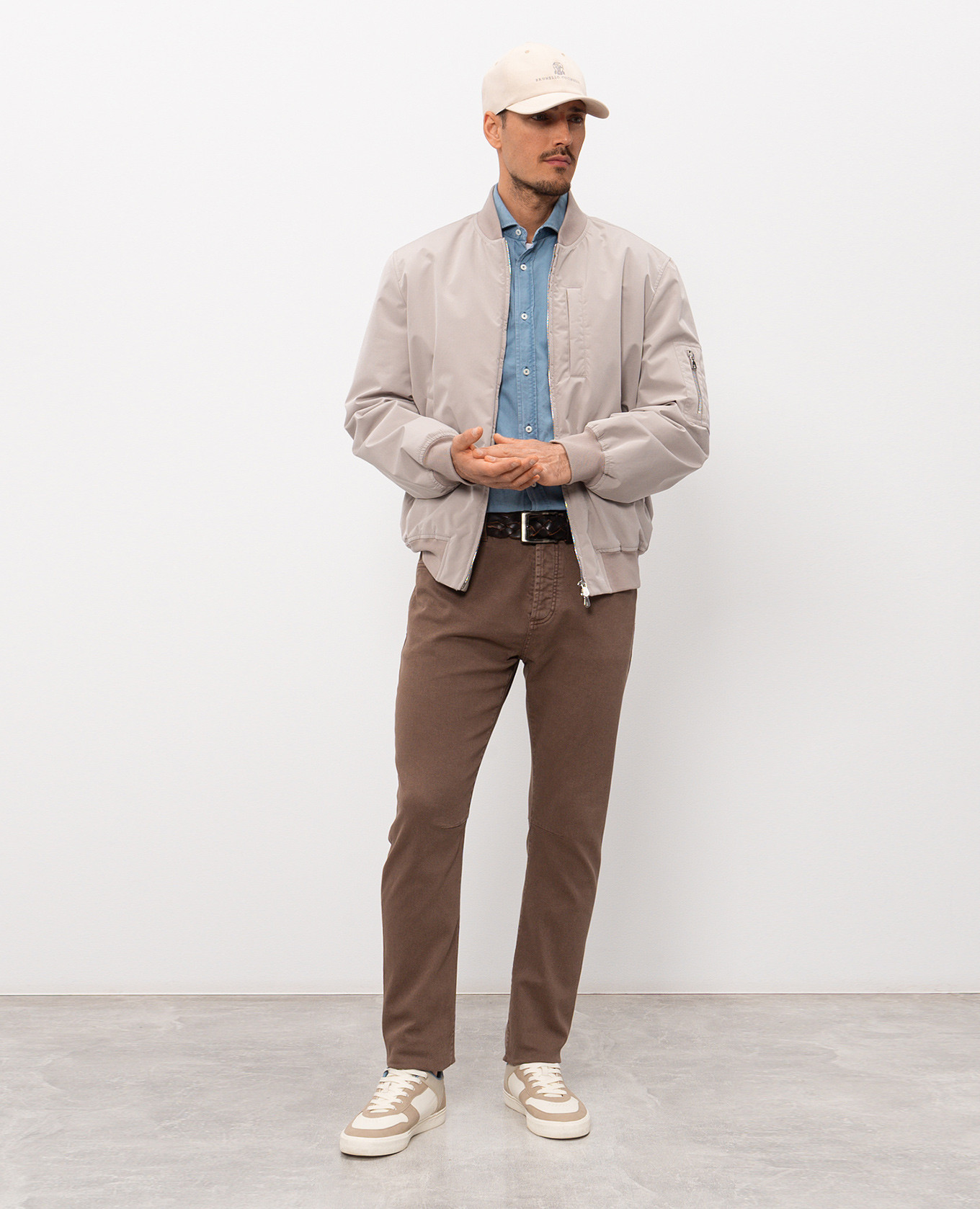 Brown jeans with logo patch Brunello Cucinelli
Brown jeans with logo patch Brunello Cucinelli