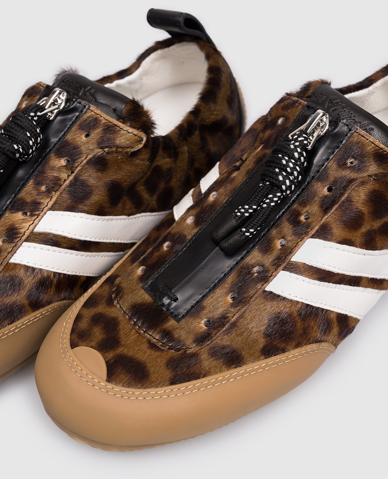 Brown leather sneakers with animal print 3.1 Phillip Lim
Brown leather sneakers with animal print 3.1 Phillip Lim