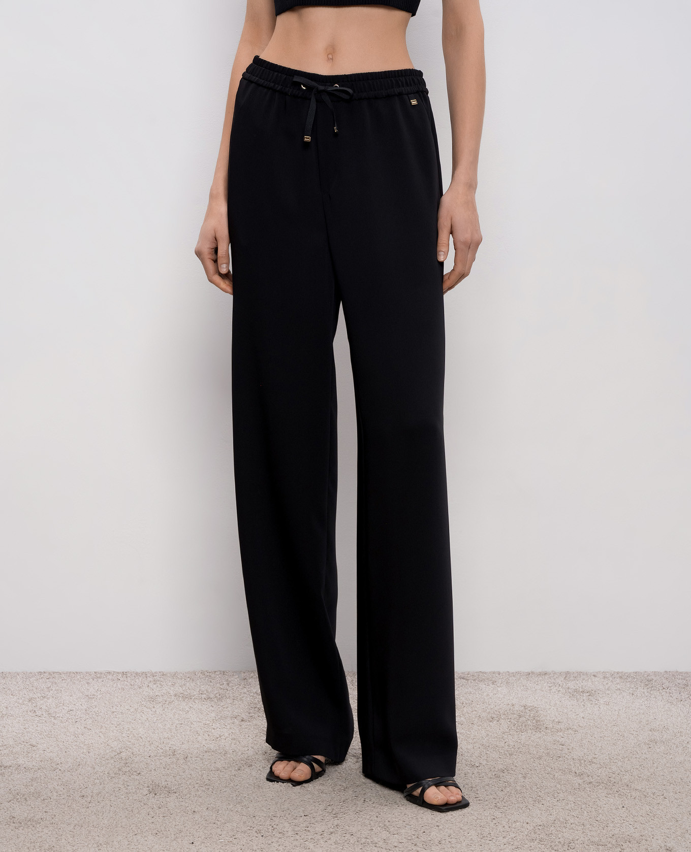 Black pants with logo Herno
Black pants with logo Herno