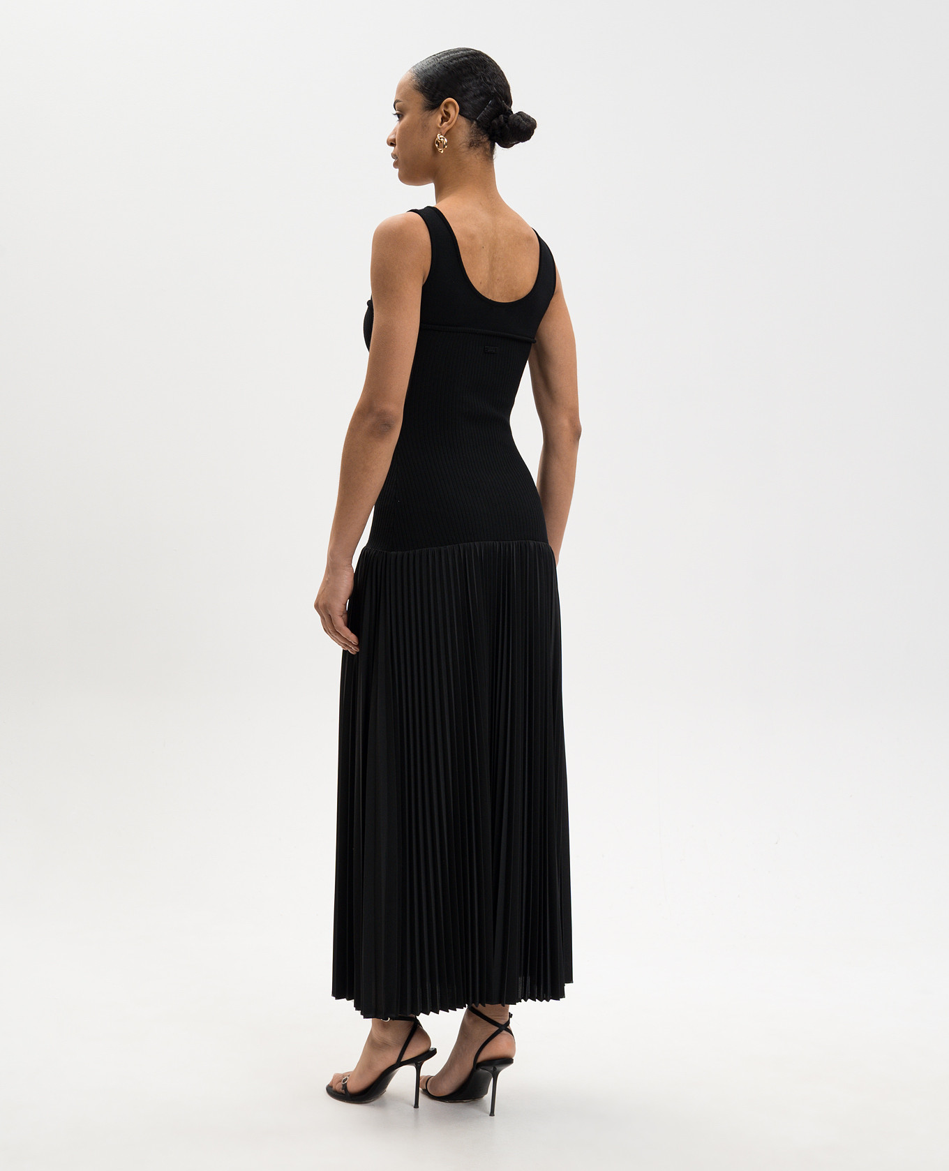 Black midi dress with pleating Juun.j
Black midi dress with pleating Juun.j