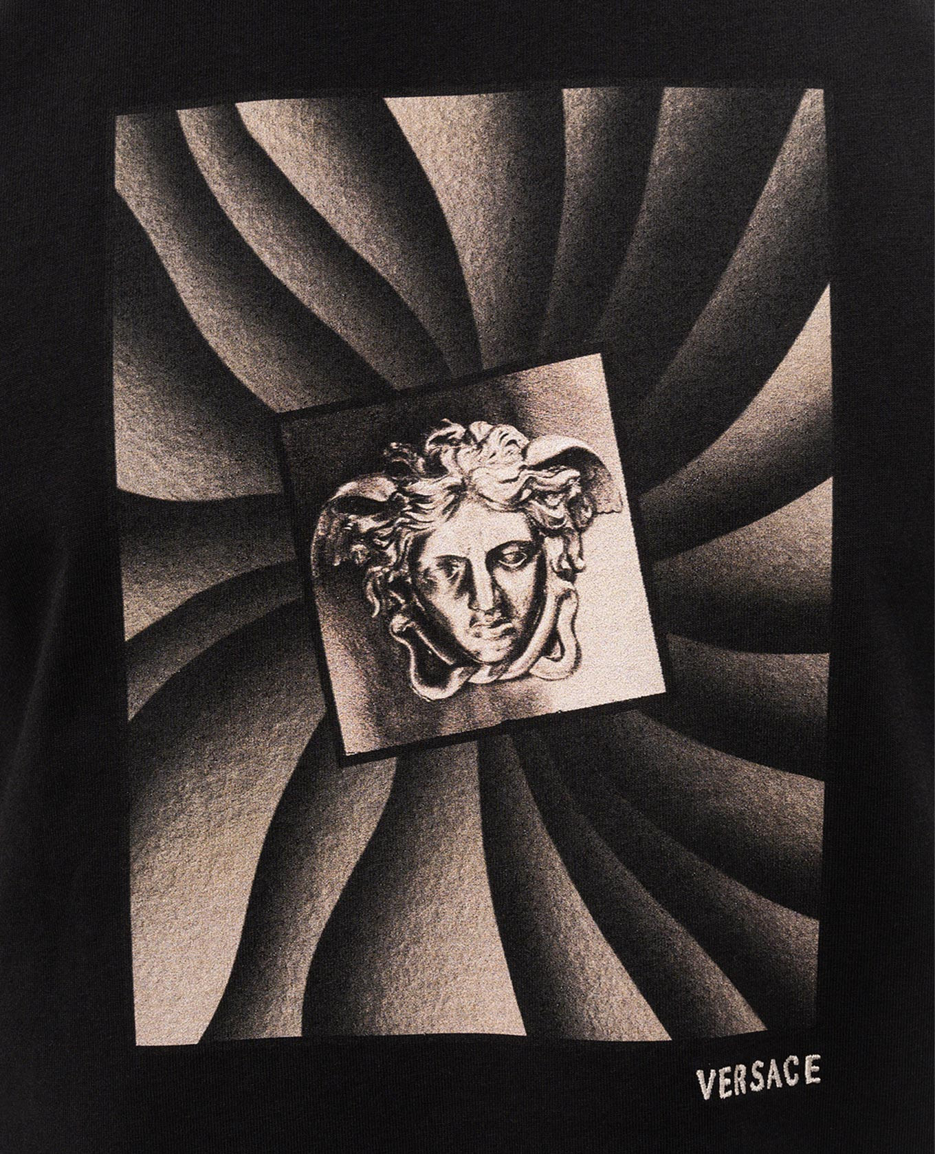 Black T-shirt with The Vortex print Versace
Black T-shirt with The Vortex print Versace