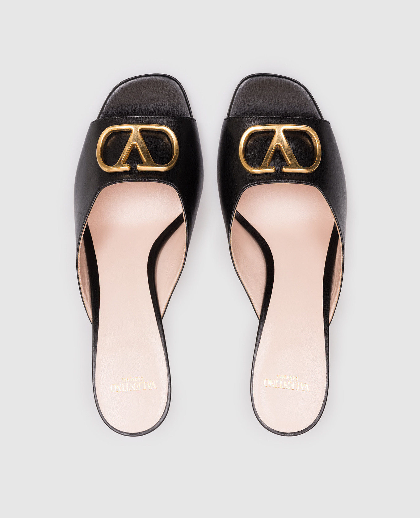 VLogo Black Leather Mules Valentino
VLogo Black Leather Mules Valentino
