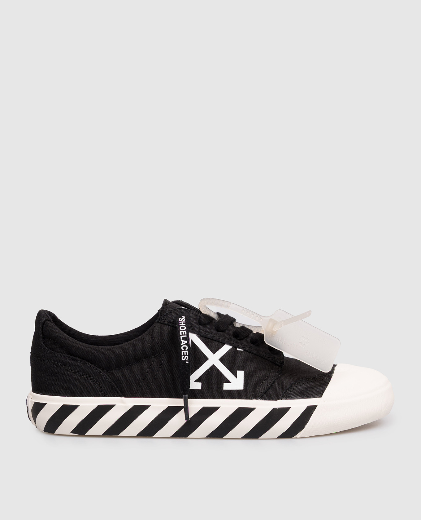 Black Vulcanized Undercut Sneakers Off-White
Black Vulcanized Undercut Sneakers Off-White
