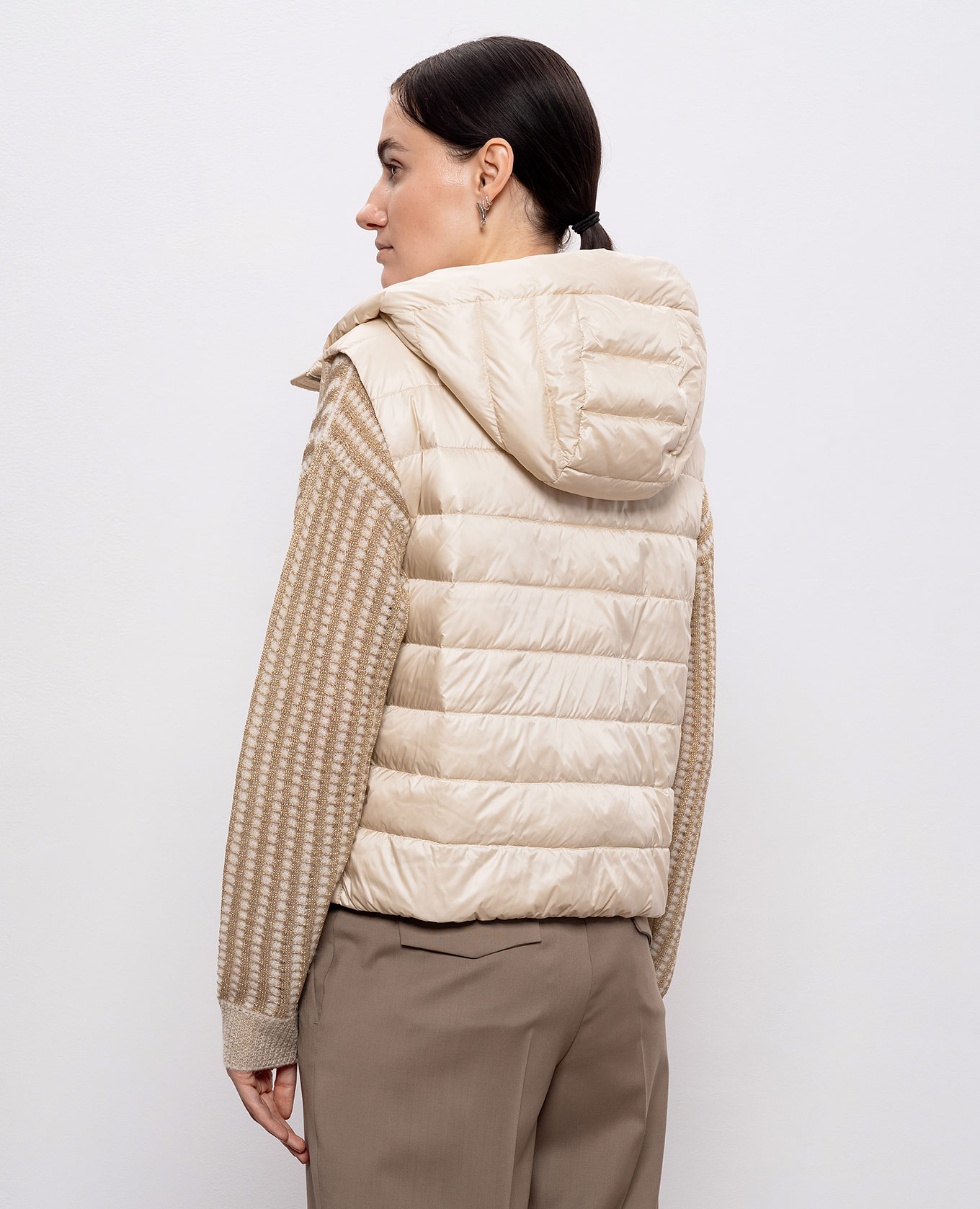 Beige down vest with monil chain Peserico
Beige down vest with monil chain Peserico